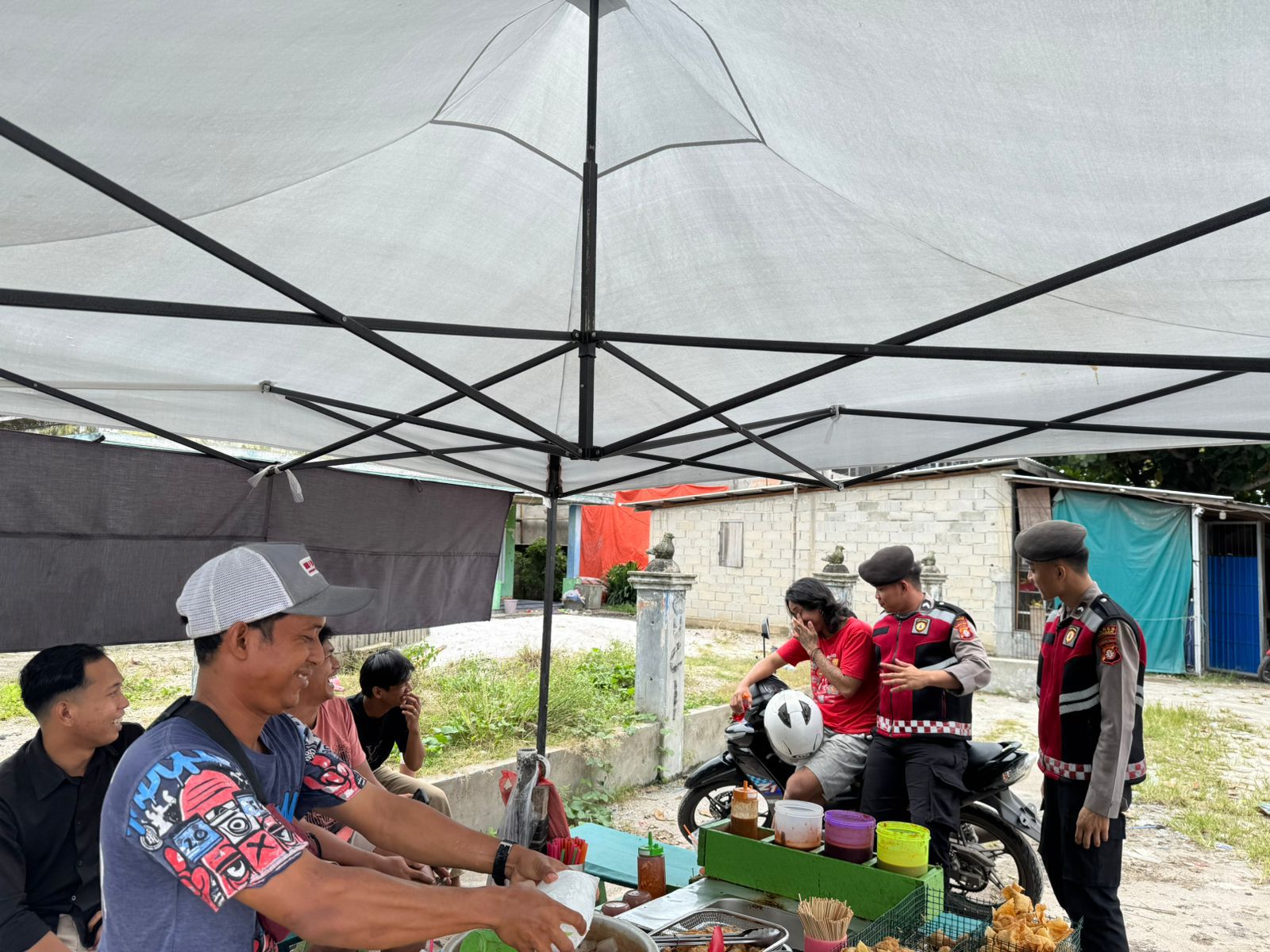 Menjaga Sitkamtibmas yang Kondusif, Personil Sat. Samapta melaksanakan giat patroli siang.