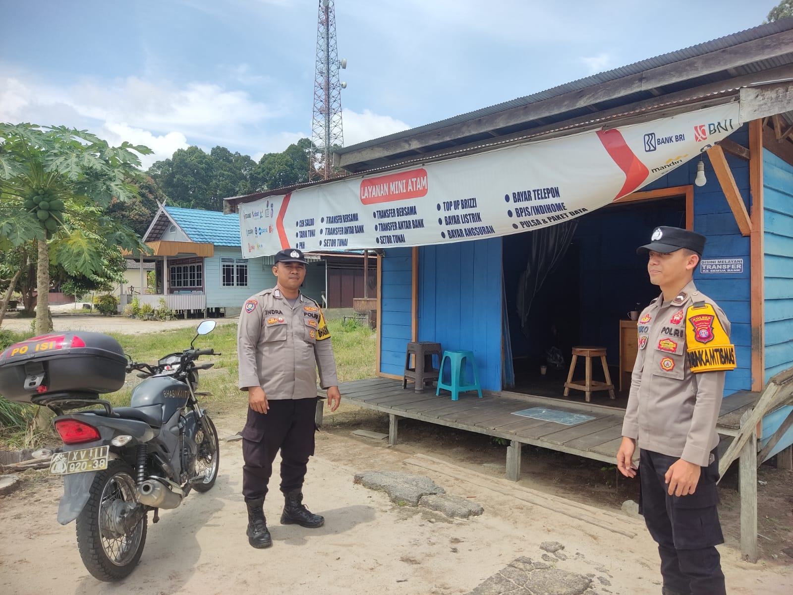 Dengan Patroli Dialogis, Polsek Tewang Sangalang Garing dan Pulau Malan Berikan Rasa Aman Kepada Masyarakat