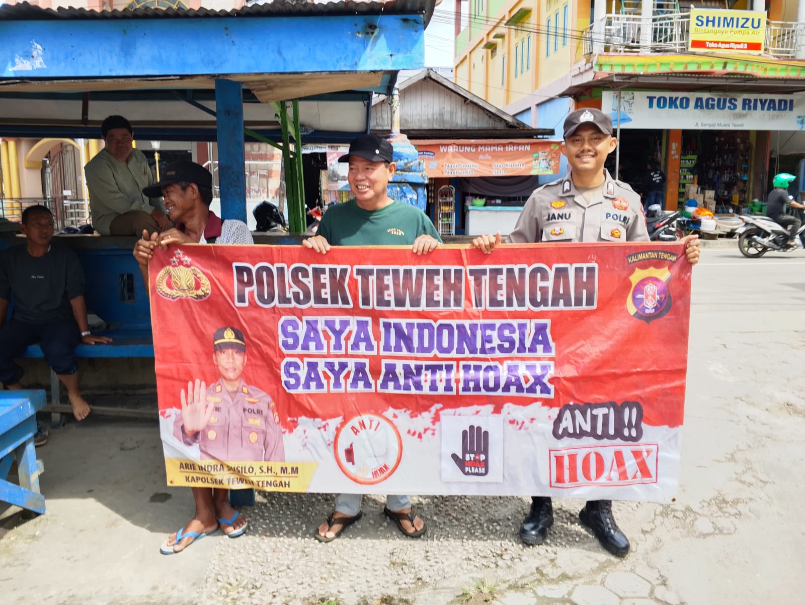 Putus Penyebaran Berita Hoax, Polsek Teweh Tengah Sampaikan Stop Hoax Kepada Warga