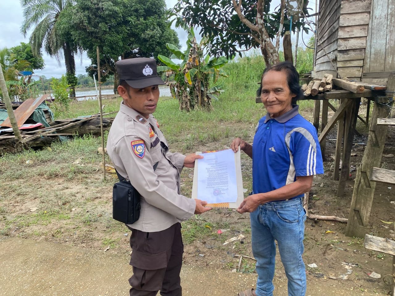 **Polsek Montallat Sosialisasikan Maklumat Kapolri kepada Masyarakat**