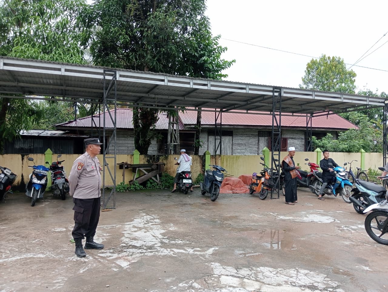 **Polsek Montallat* *Melaksanakan Pengamanan Ibadah Sholat Jum’at Diwilkum Montallat **