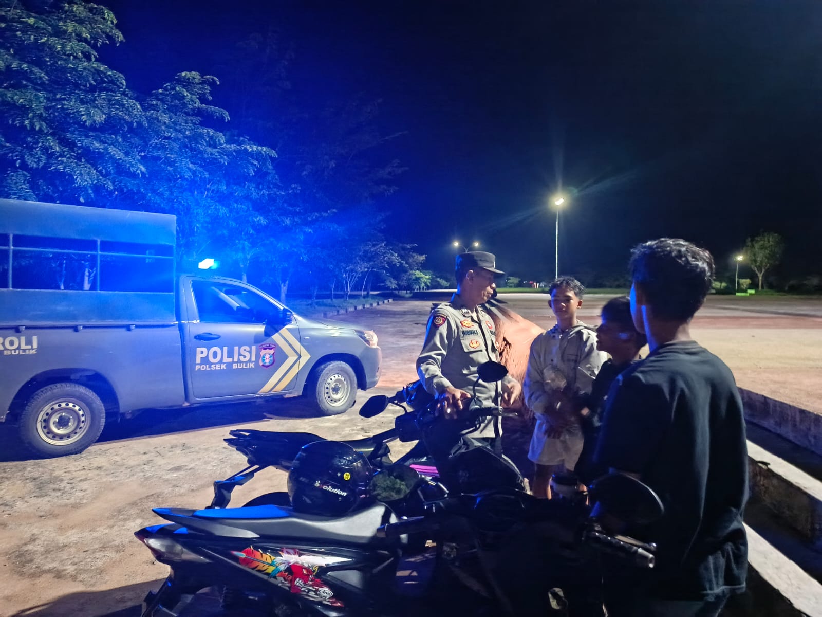 Piket Polsek Bulik Sambangi Warga, Imbau Pengendara Lebih Berhati-hati di Jalan