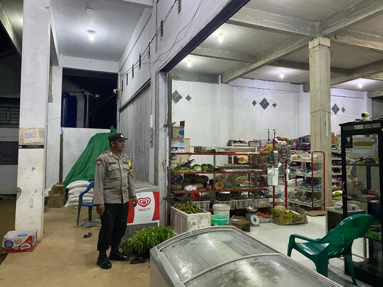 Piket Polsek Delang Sambangi Pedagang, Jalin Kedekatan dengan Masyarakat