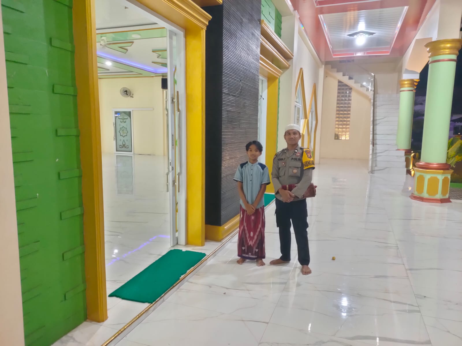 Polsek Sematu Jaya Amankan Pelaksanaan Sholat Tarawih di Bulan Ramadhan