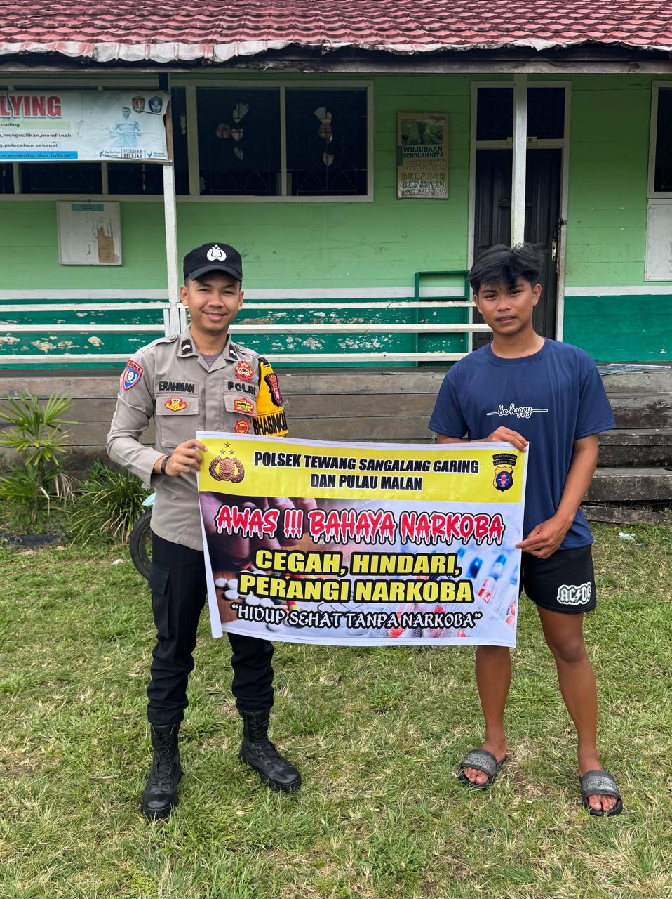 ‎Melalui Media Spanduk, Polsek Tewang Sangalang Garing dan Pulau Malan Imbau Warga Tidak Terjerumus  Penyalahgunaan Narkoba.