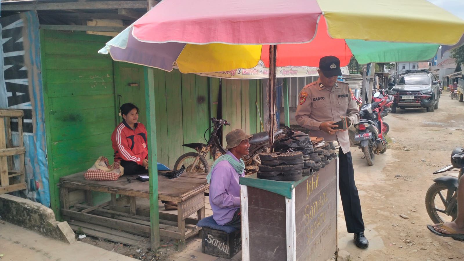 Dengan Patroli Dialogis, Polsek Tewang Sangalang Garing dan Pulau Malan Berikan Rasa Aman Kepada Masyarakat