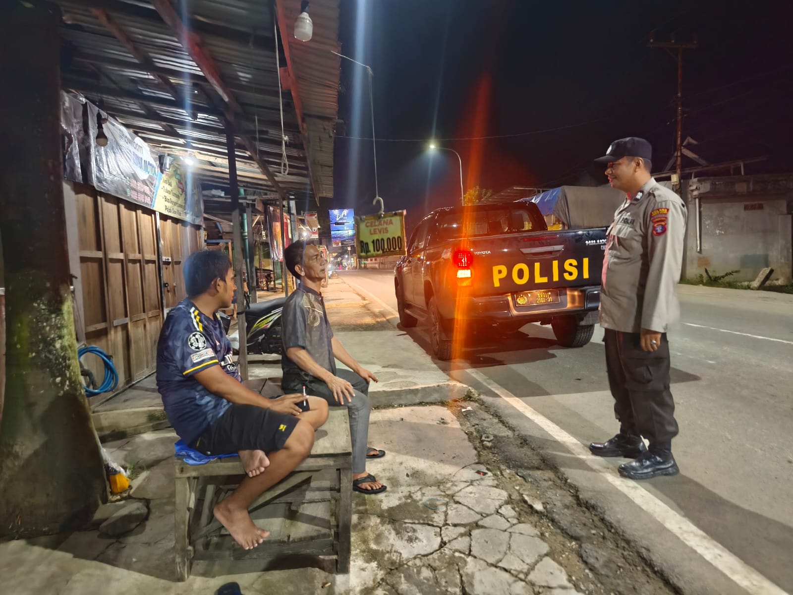 Cegah Aktivitas Premanisme Pada Malam Hari, Polsek Teweh Tengah Berikan Himbauan Kepada Masyarakat Agar Selalu Waspada