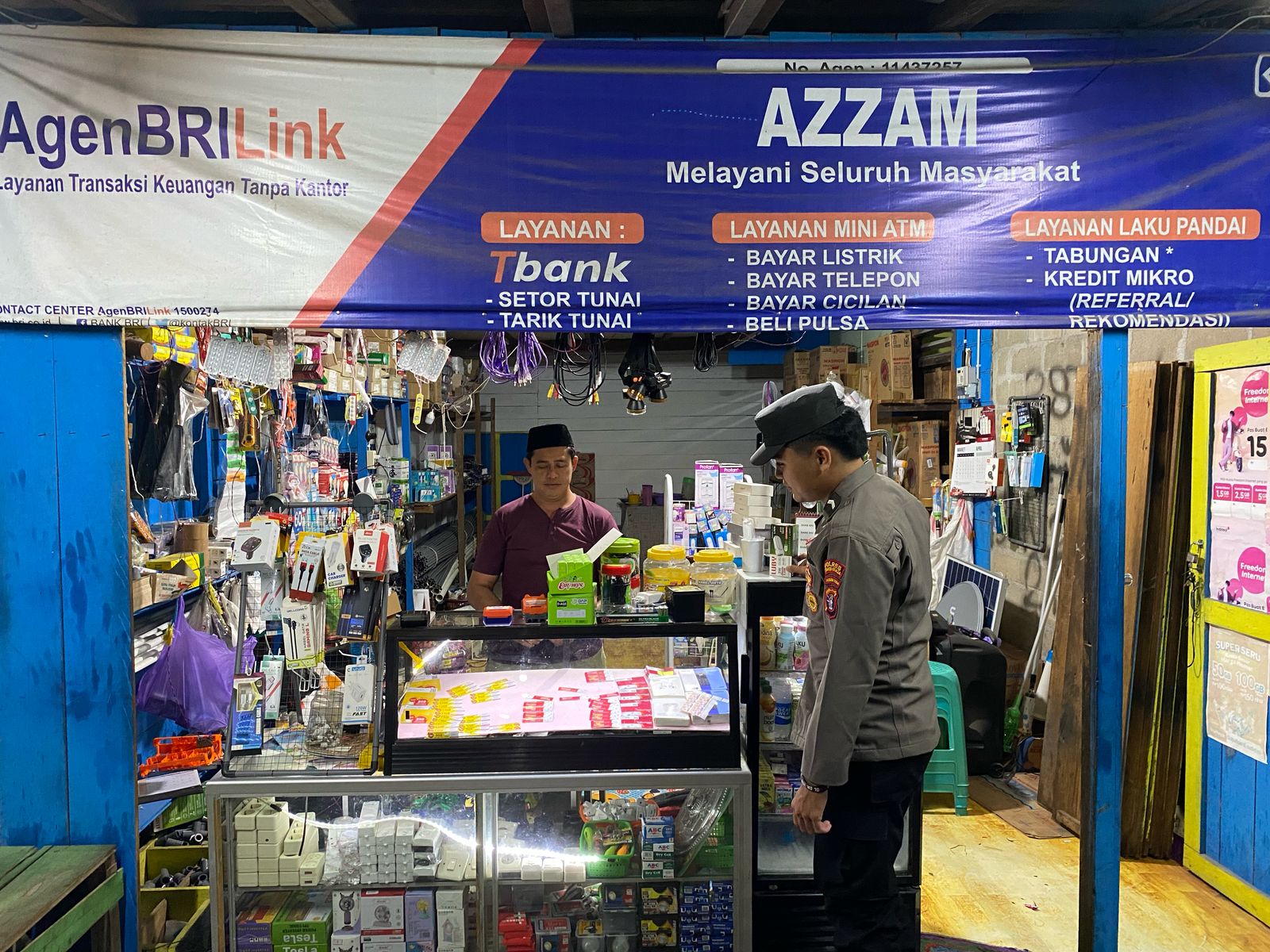 **Polsek Montallat Laksanakan Patroli Malam Untuk Ciptakan Keamanan Dan Ketertiban Masyarakat**