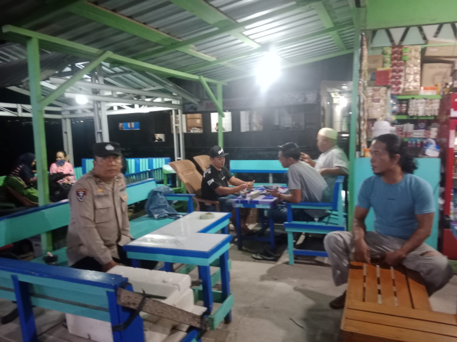 Piket Polsek Bulik melaksanakan sambang dan Silaturahmi kemasyarakat