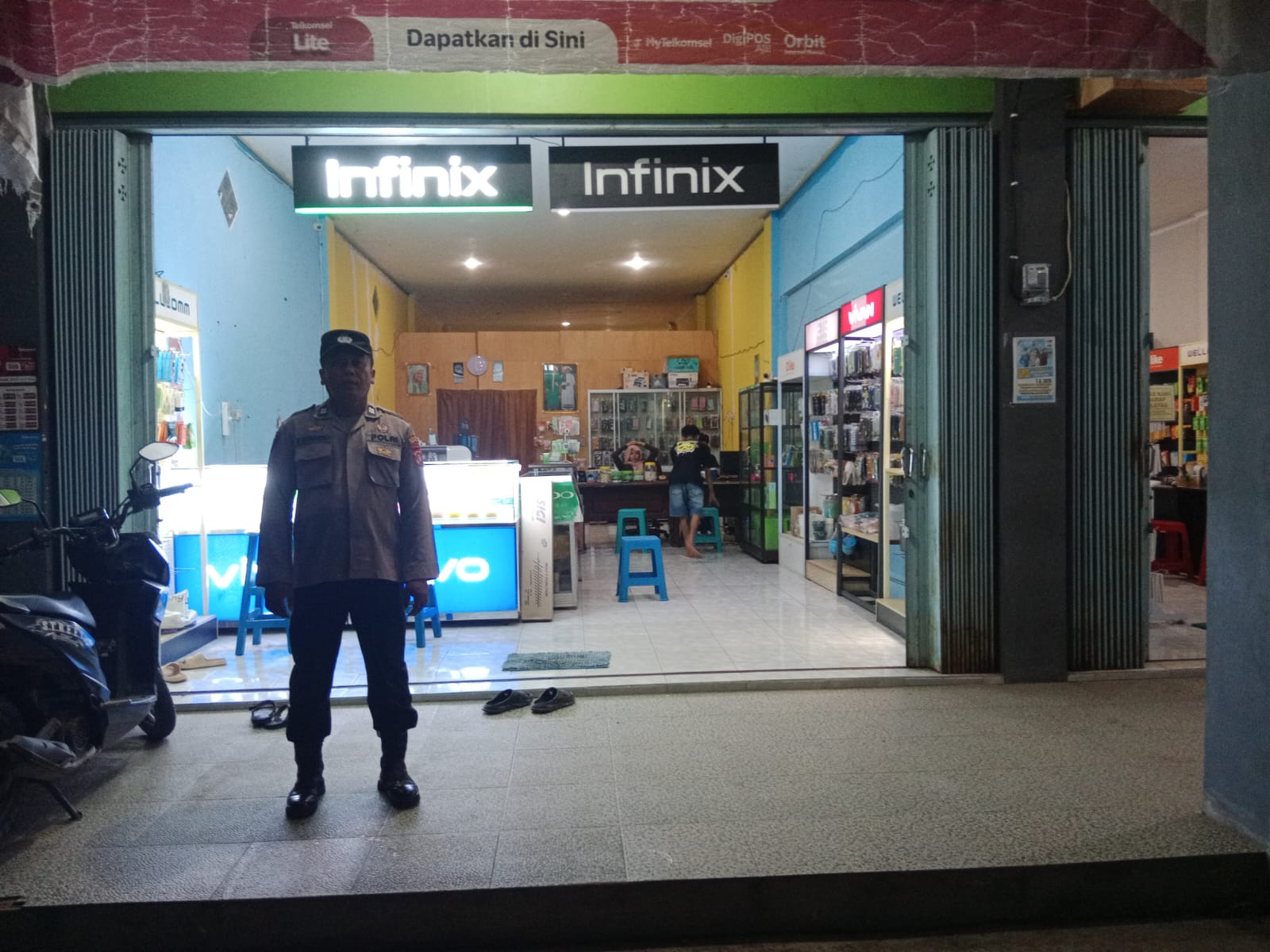 Personil Piket Polsek Bulik Laksanakan Patroli Pertokoan