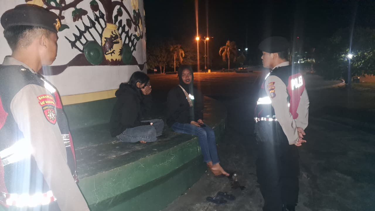 Piket Sat Samapta Polres Lamandau Patroli Malam dan Sambangi Remaja yang Nongkrong untuk Cegah Gangguan Kamtibmas
