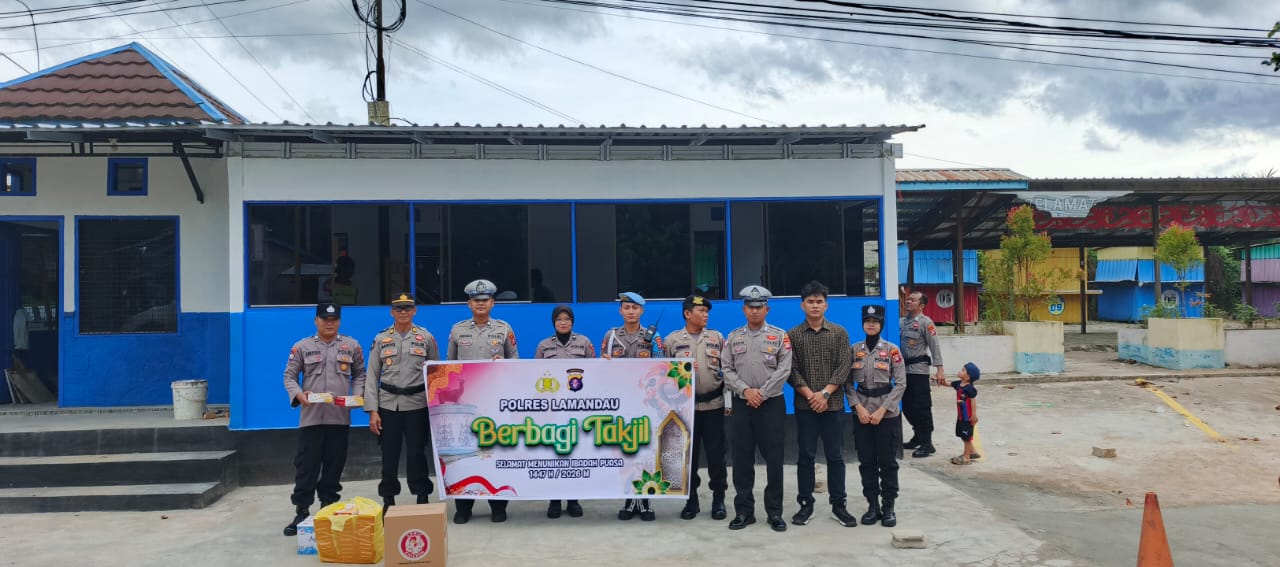Bentuk Kepedulian di Bulan Ramadan, Polres Lamandau Laksanakan Aksi Sosial Pembagian Takjil