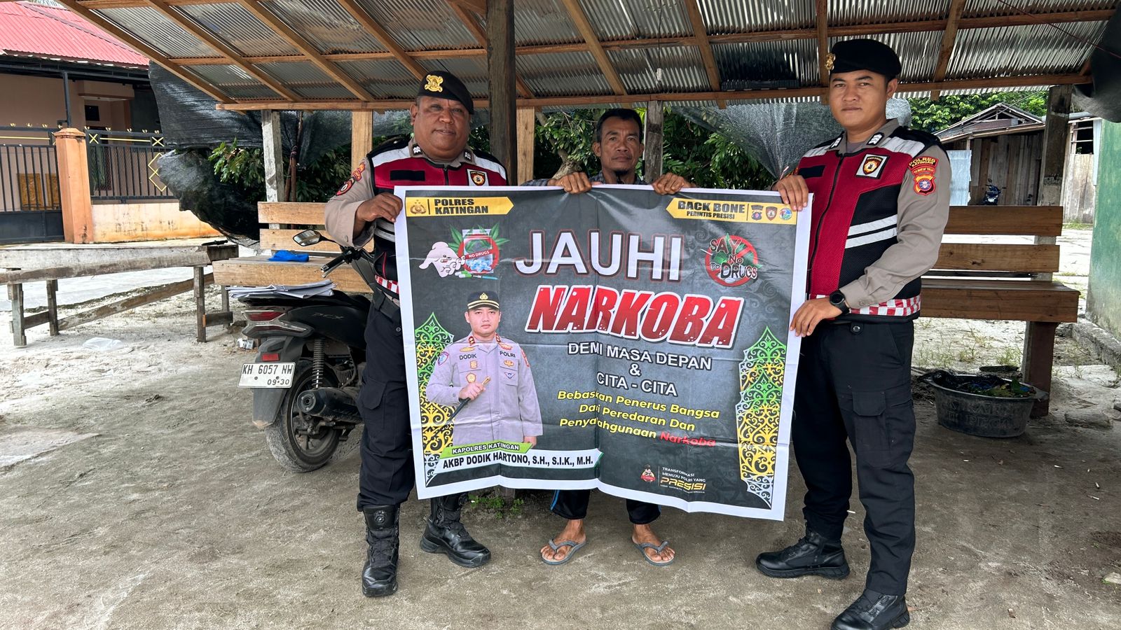 Jauhi Narkoba, Personel Sat Samapta Polres Katingan Gencarkan Sosialisasi ke Masyarakat.