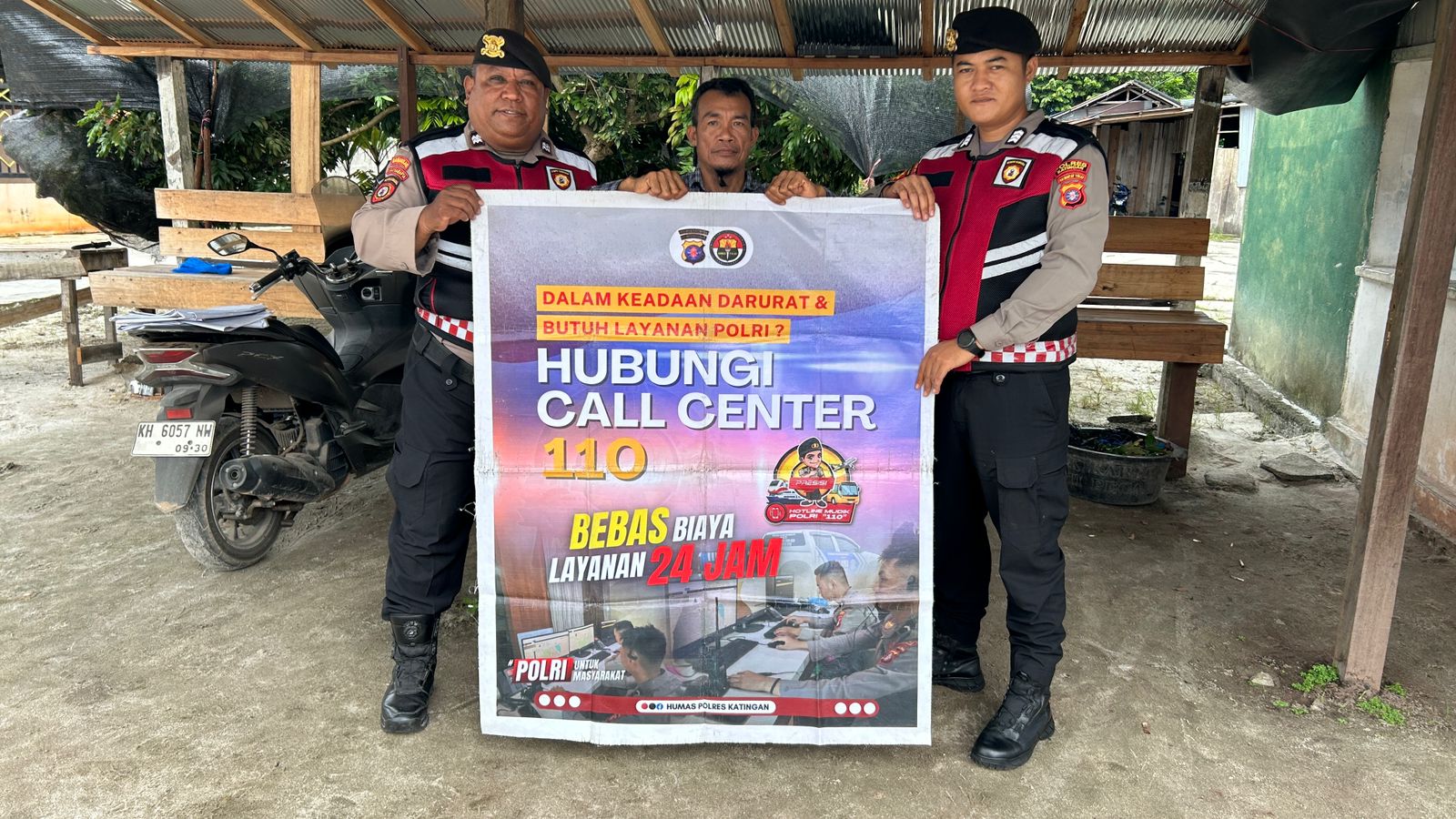 Personel Sat Samapta Polres Katingan Sosialisasikan Call Center 110 Polri kepada Masyarakat.
