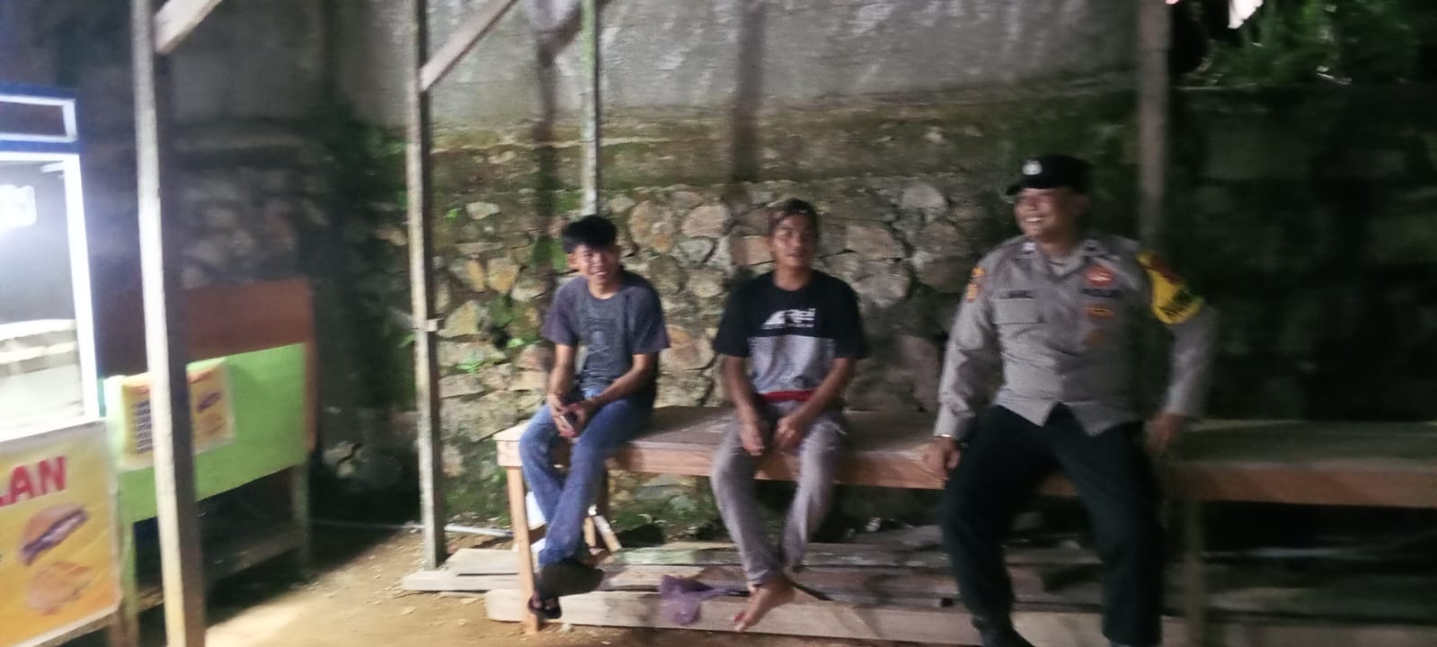 Jalin Kedekatan, Personel Polsek Lamandau Sambangi kerumah Warga