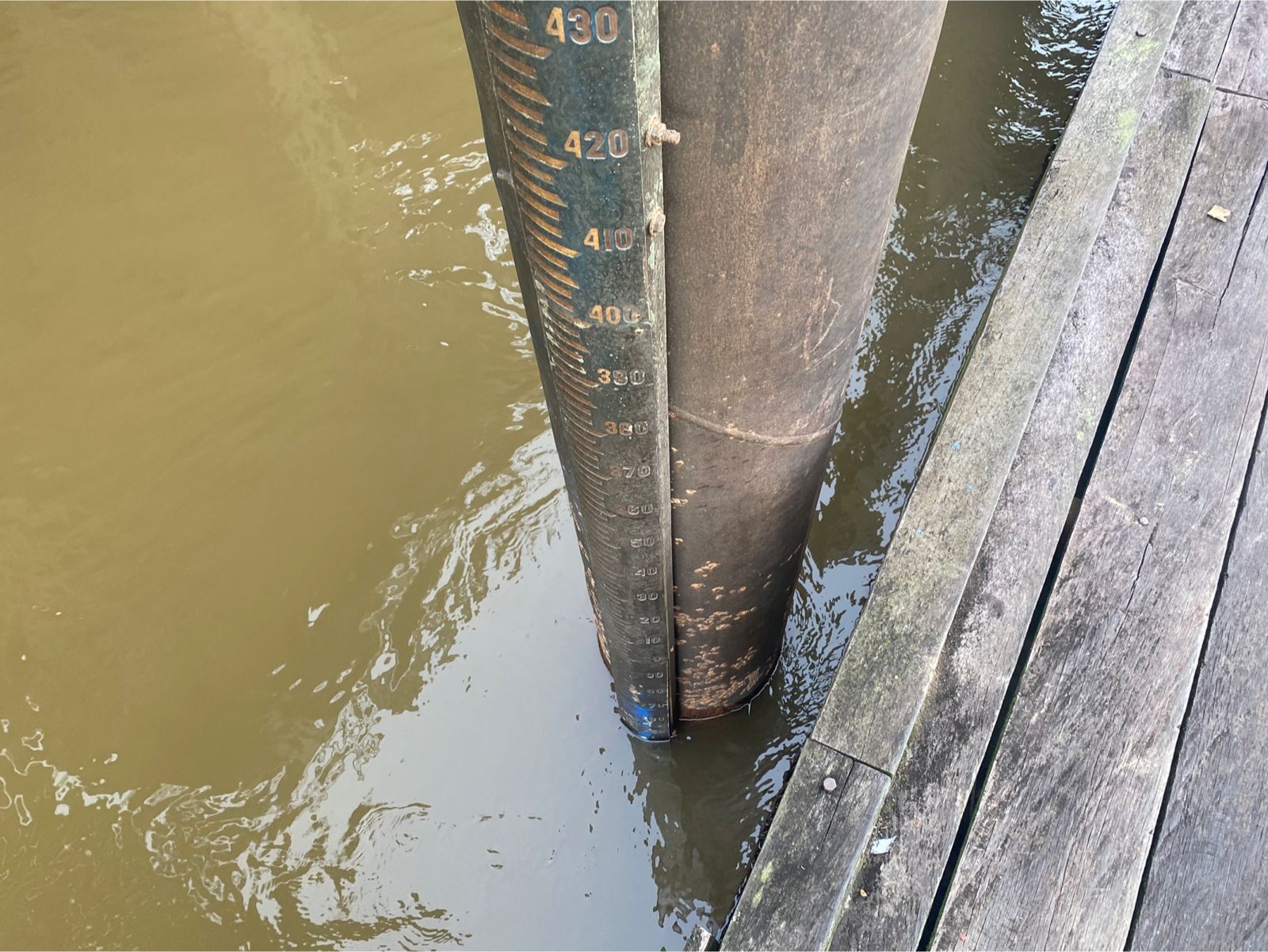 Piket Polsek Bulik Cek debit air di Kelurahan Nanga Bulik