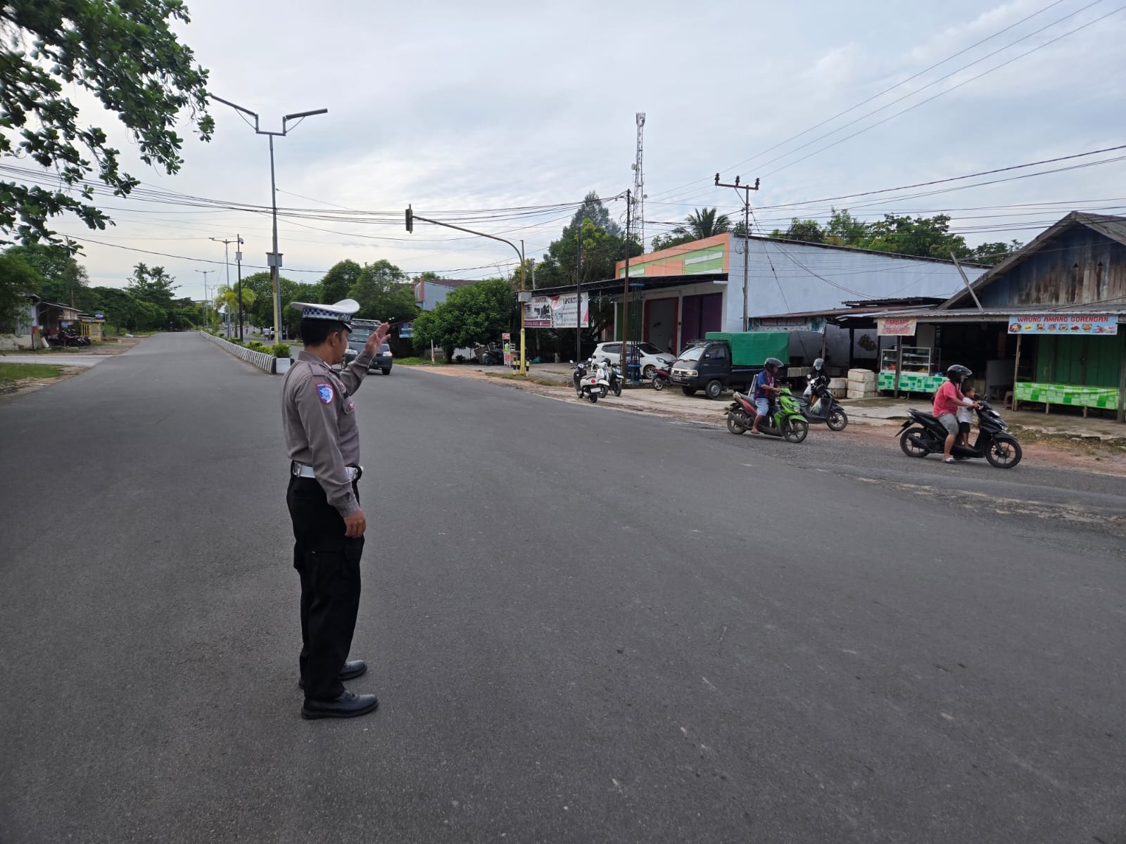 Ciptakan Kelancaran, Satlantas Polres Lamandau Atur Lalu Lintas Pagi Hari