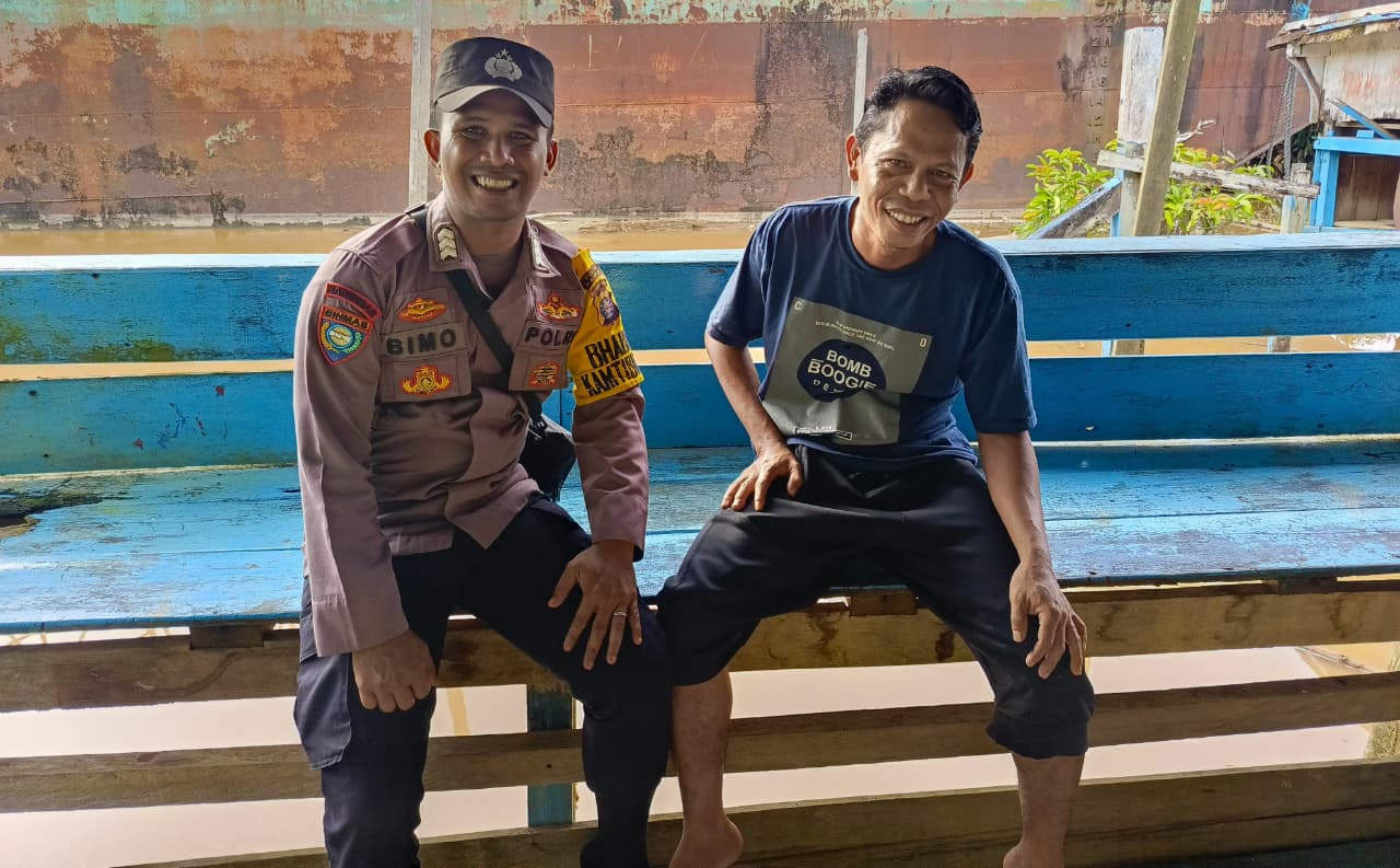 Bhabinkamtibmas Polsek Mendawai Melaksanakan Sambang Kamtibmas Ke Warga Desa Binaannya