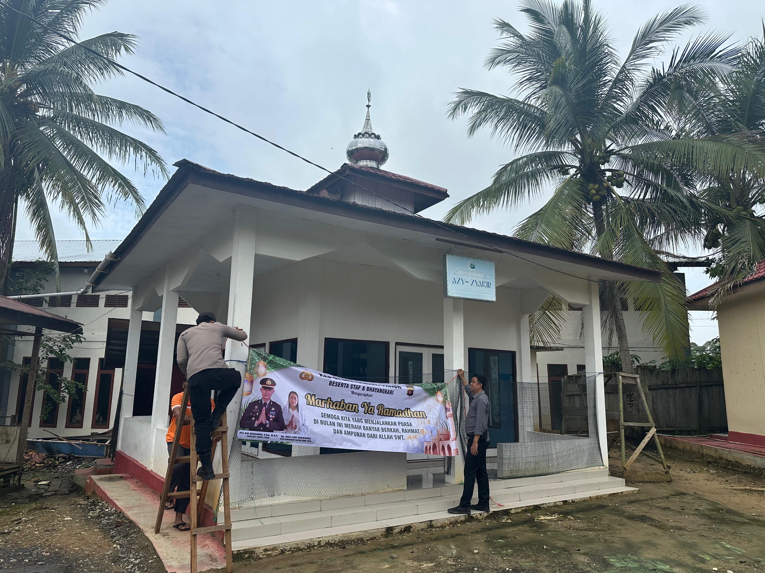 Sambut Ramadhan 1447 H, Polsek Teweh Timur Pasang Spanduk Ucapan di Sejumlah Titik Strategis