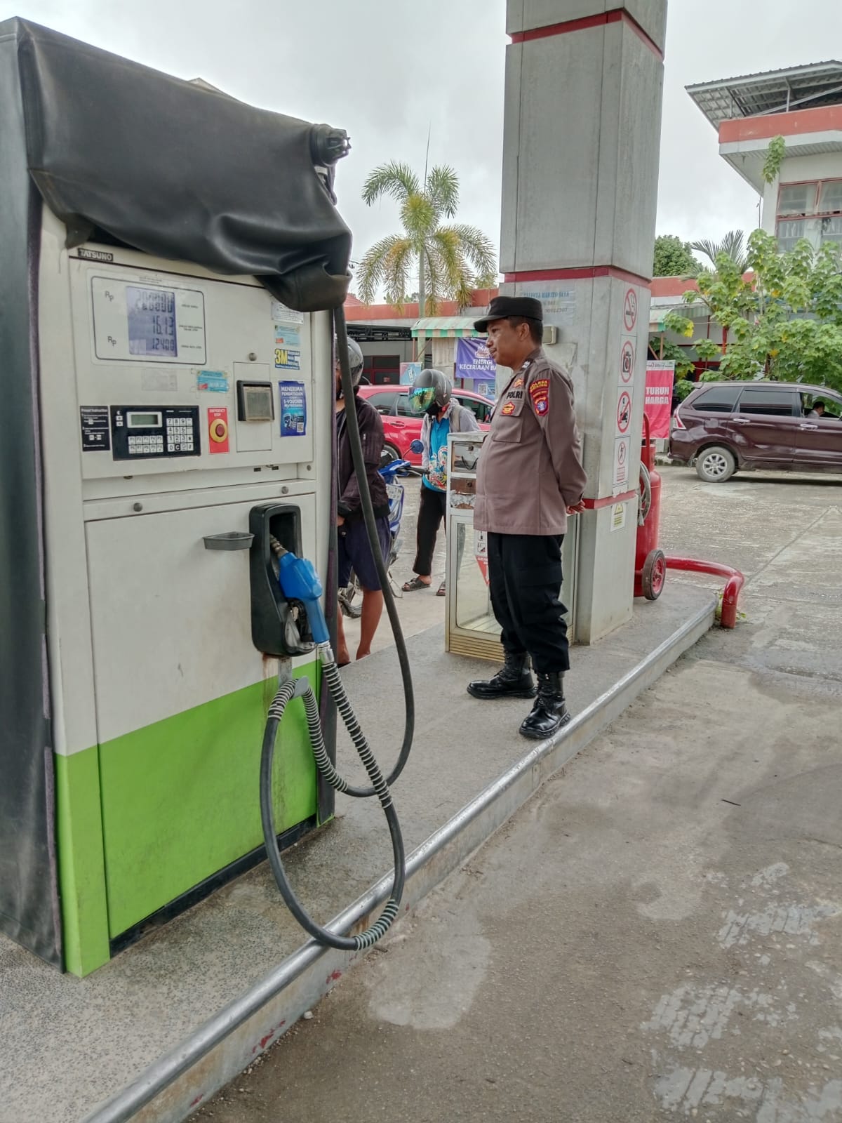 Pantau Aktivitas Masyarakat di SPBU Agar Tetap Kondusif, Polsek Teweh Tengah Laksanakan Patroli ke SPBU di Wilayah Kecamatan Teweh Tengah