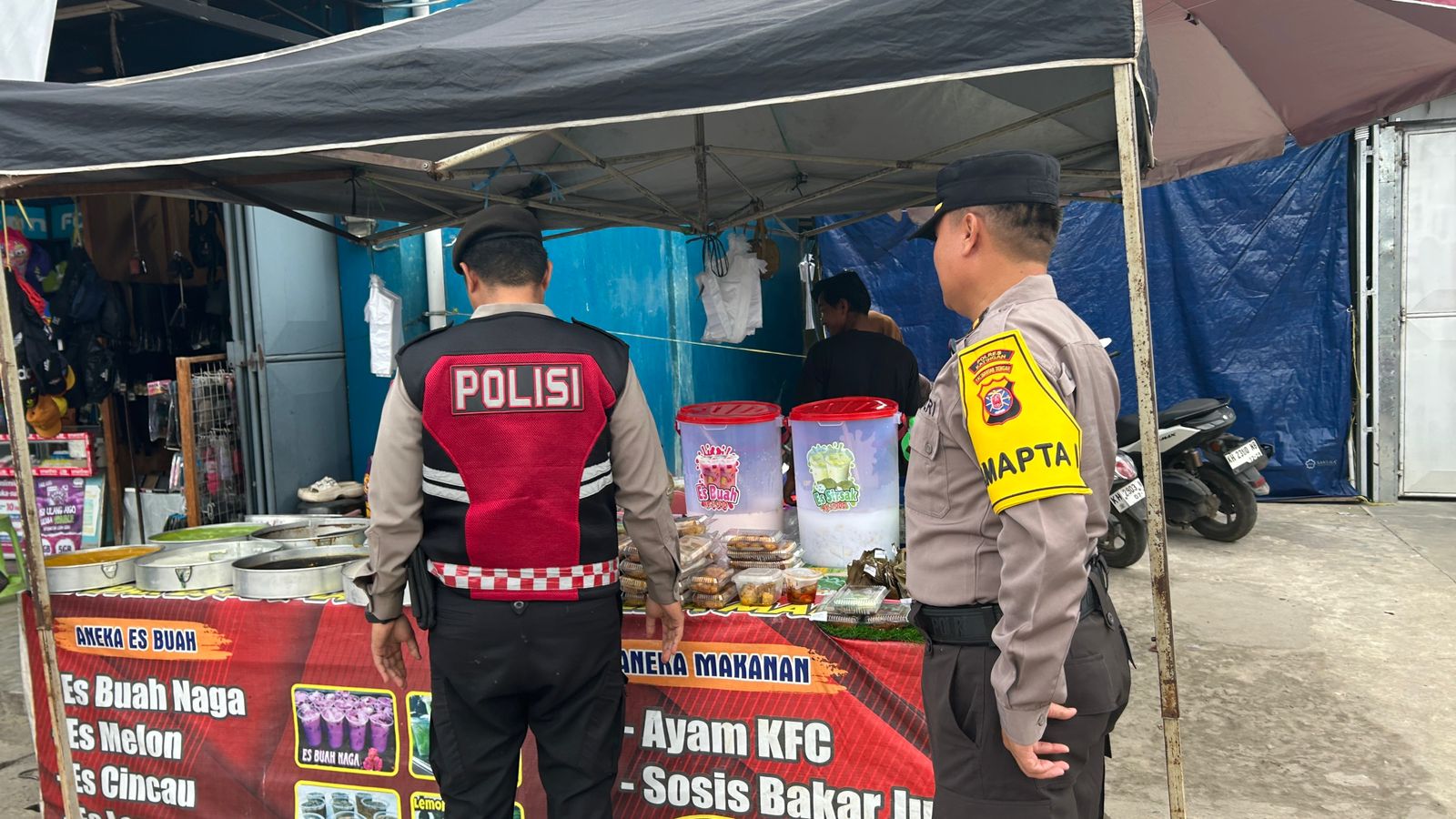 Personel Samapta Polres Katingan Laksanakan Patroli di Pasar Ramadan.