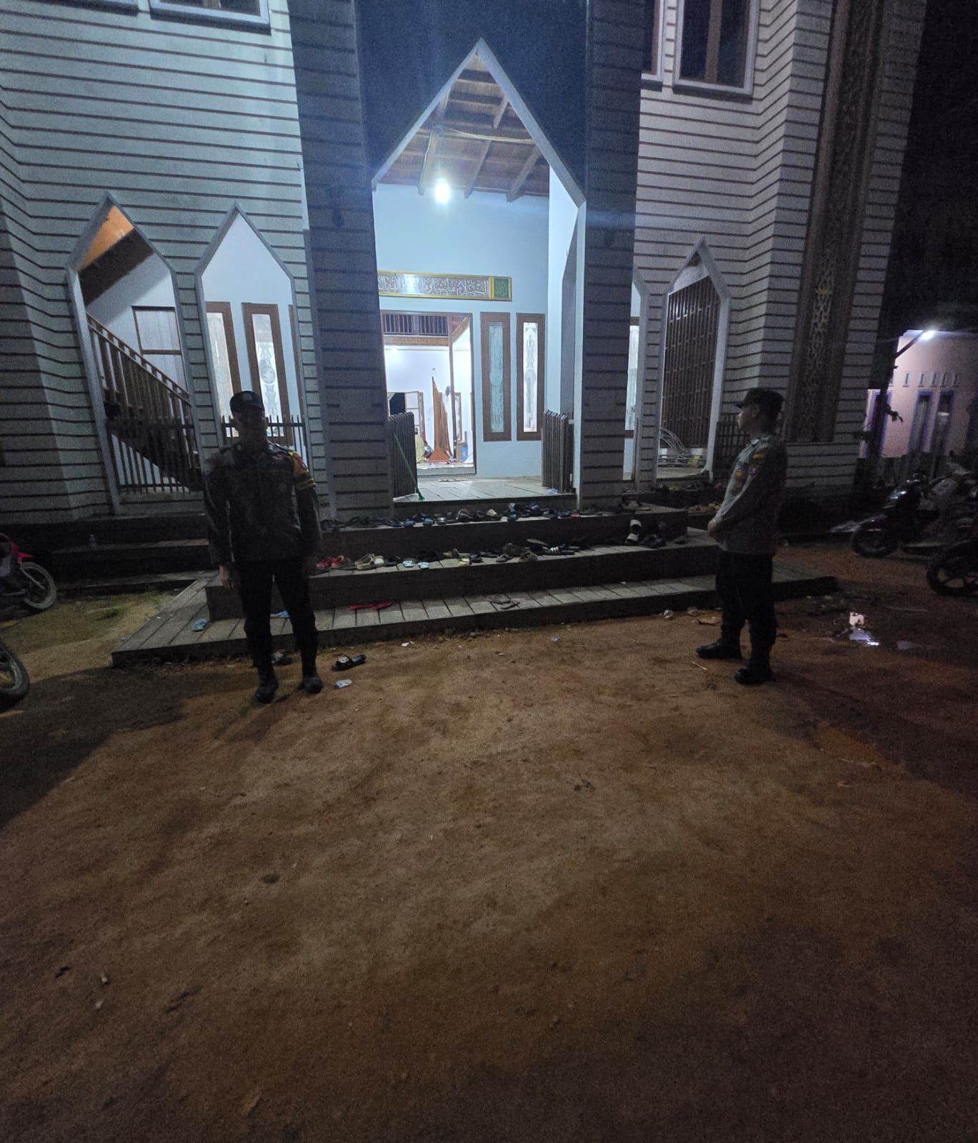 Ciptakan rasa aman selama Ramadhan 2026, Polsek Marikit Laks PAM dan Monitoring Ibadah Sholat Tarawih.