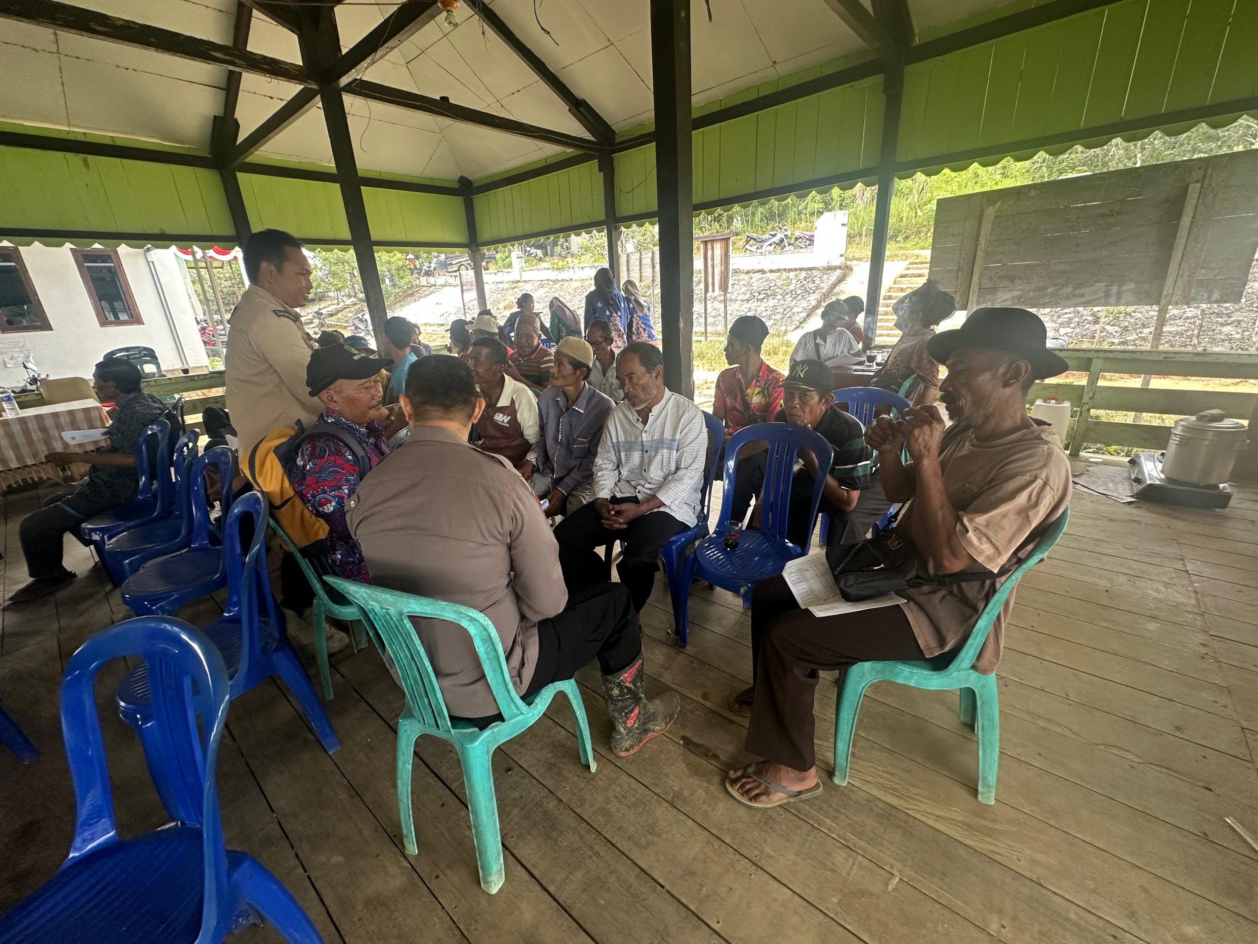 Polsek Teweh Timur Gelar “Jumat Curhat”, Warga Sampaikan Aspirasi dan Harapan Kamtibmas
