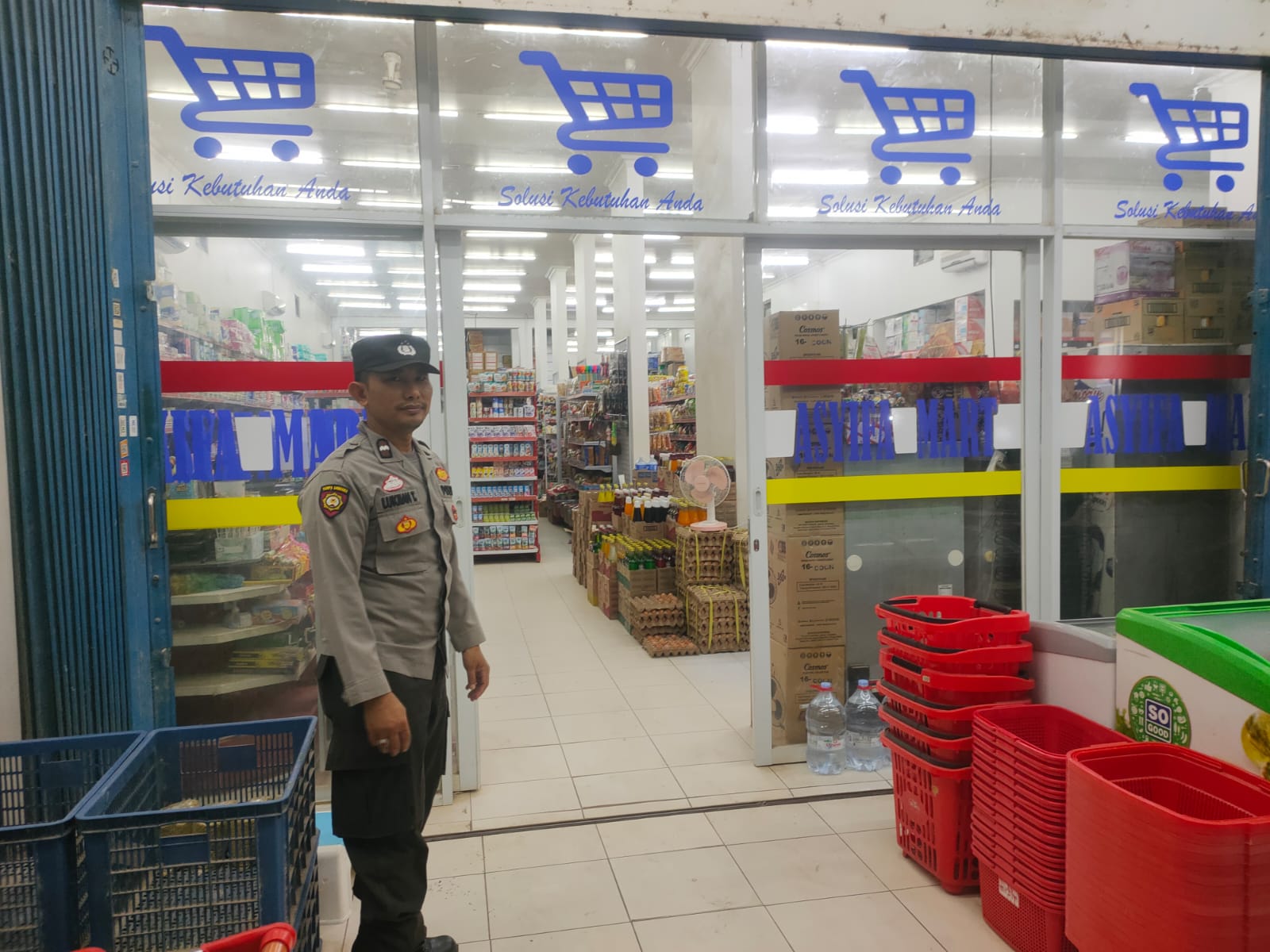 Cegah Gangguan Kamtibmas, Piket Polsek Sematu Jaya Patroli ke Pertokoan