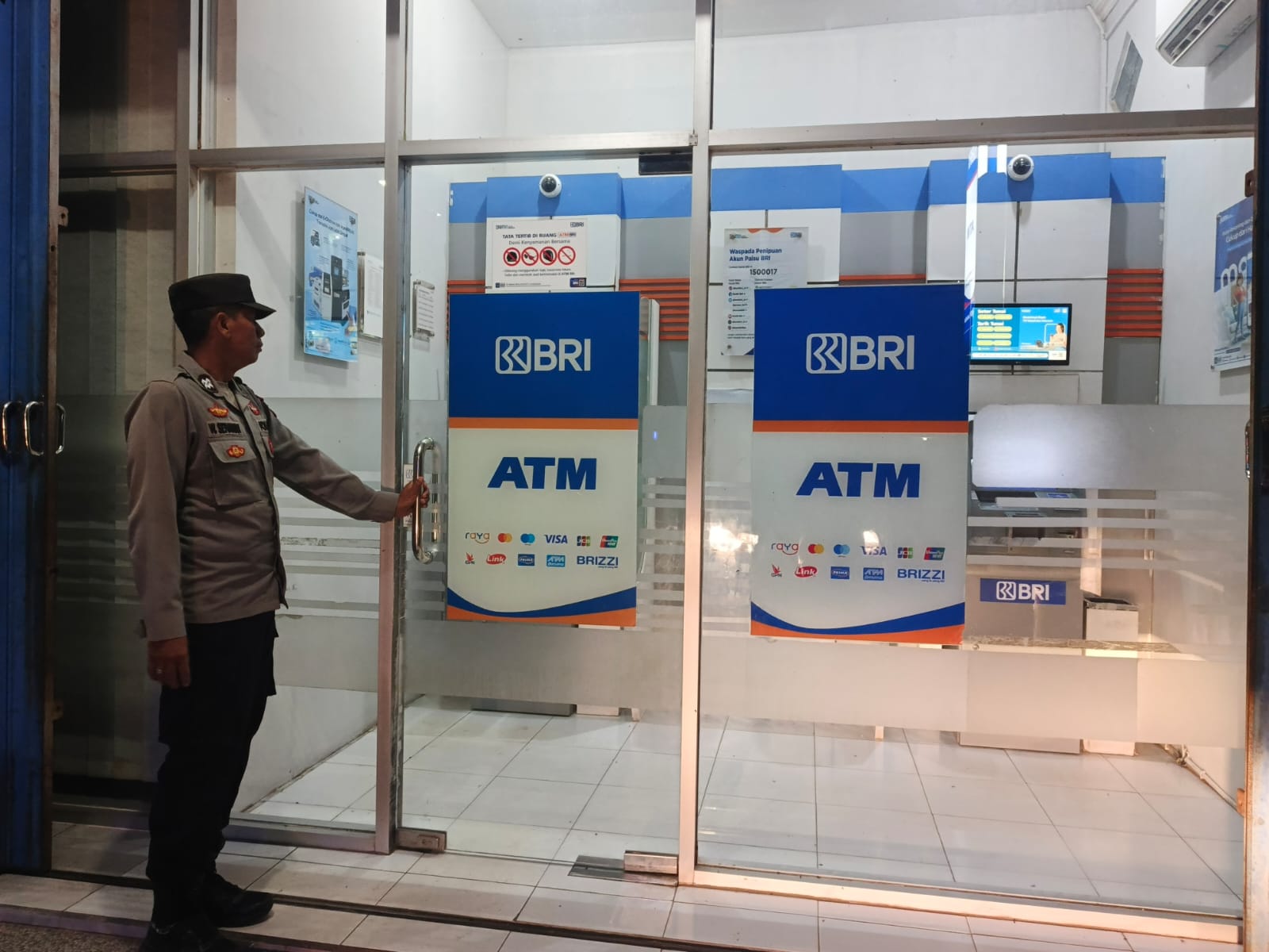 Piket Polsek Bulik melaksanakan sambang dan Silaturahmi kemasyarakat