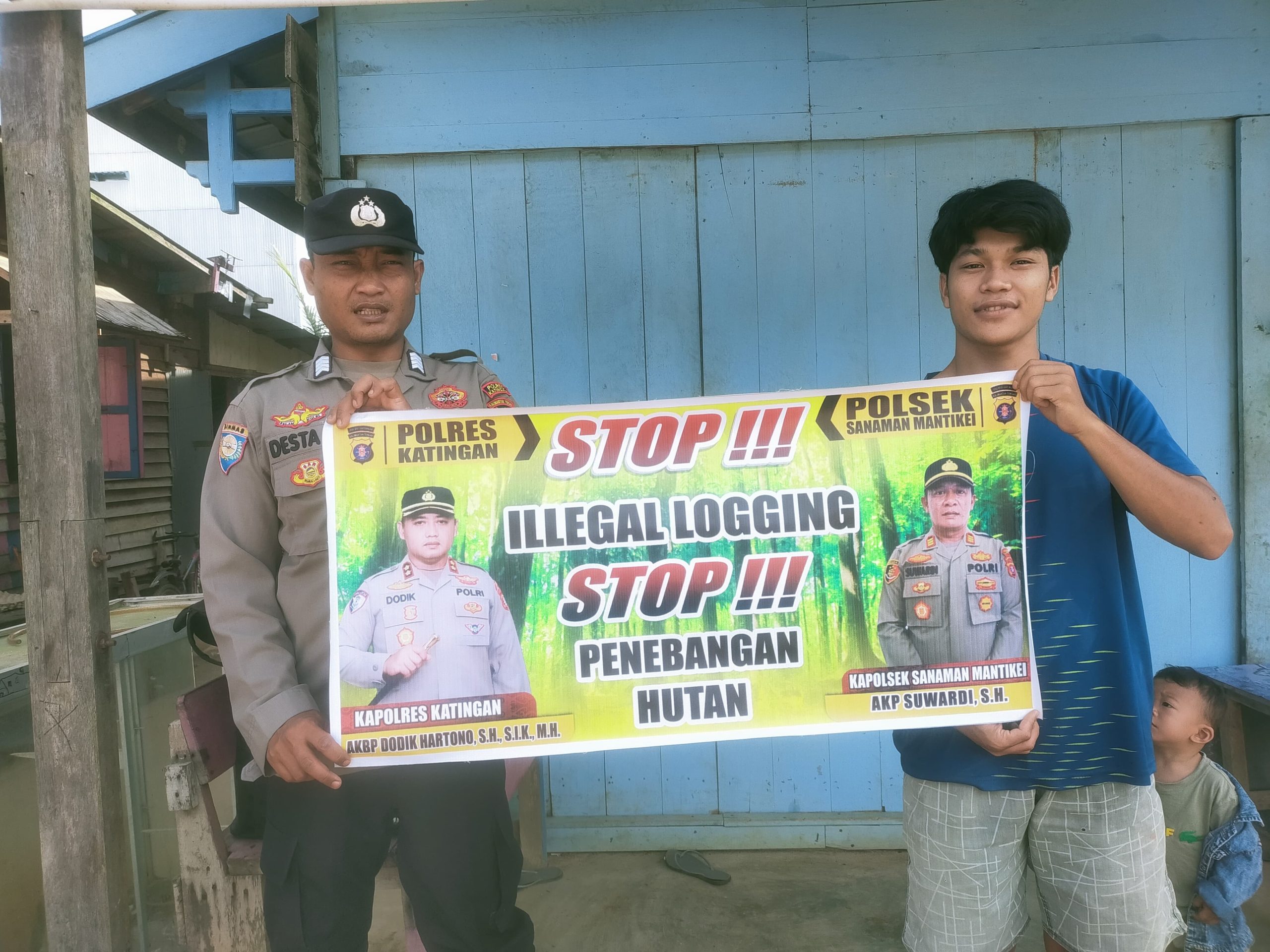 Bhabinkamtibmas laksanakan Sosialisasi kan tentang larangan dan sangsi Pidana bagi pelaku Ileggal Logging kepada masyarakat di Desa Binaan.