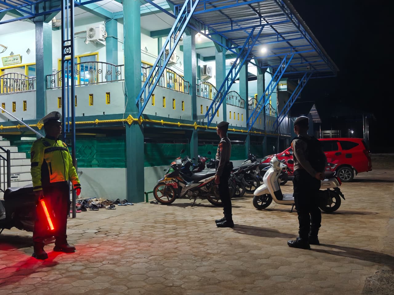 Ciptakan Situasi Aman dan Kondusif, Personel Polres Lamandau Amankan Tarawih