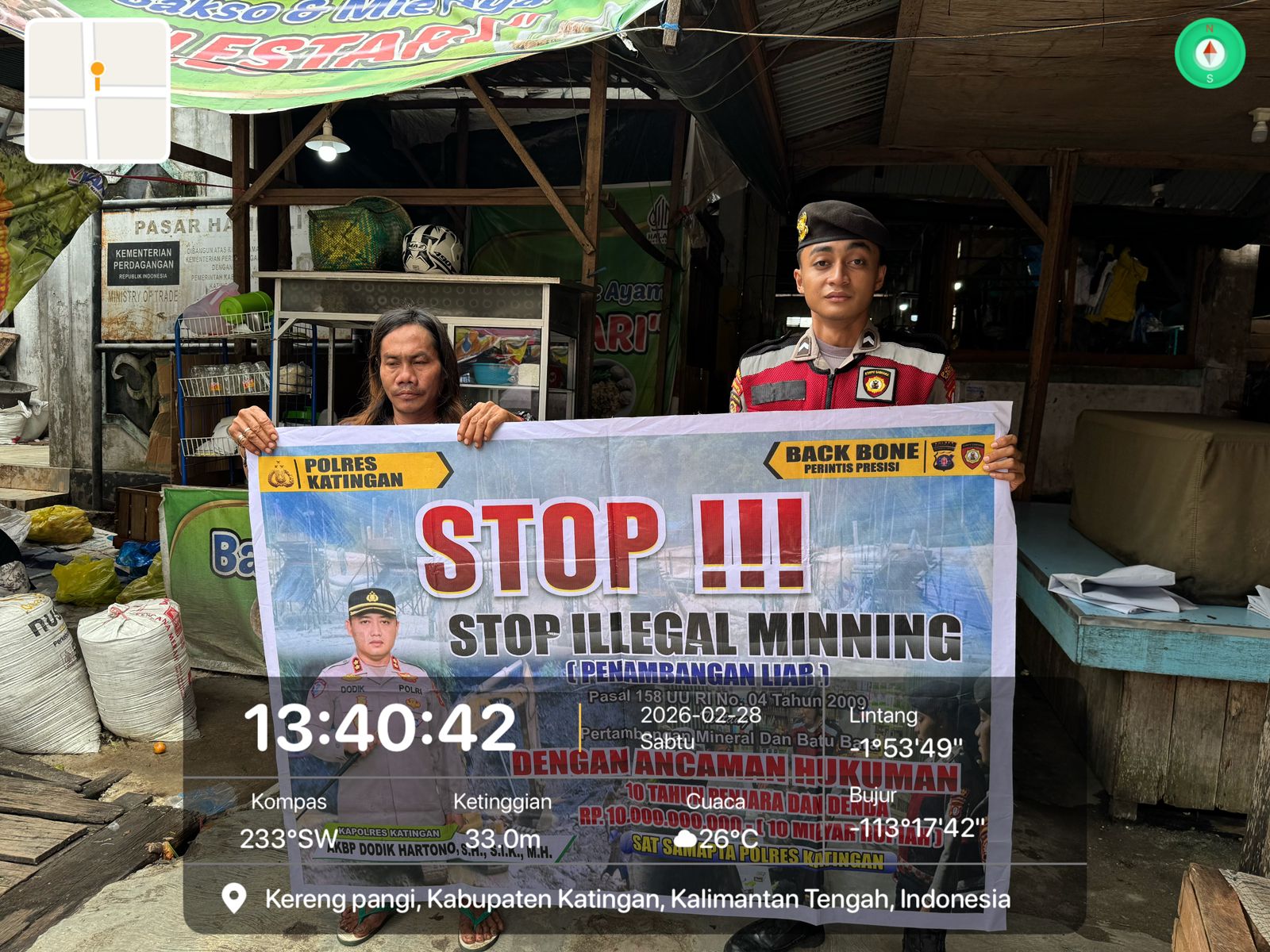 Personel Samapta Polres Katingan Sosialisasikan Larangan Ilegal Mining kepada Masyarakat.