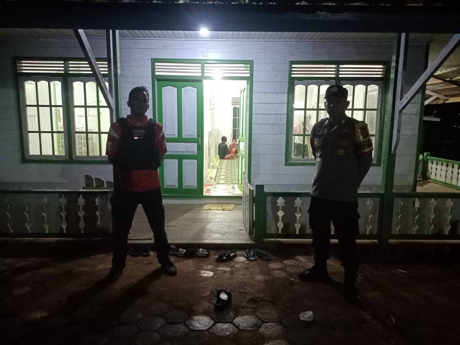 Sampaikan pesan Kamtibmas, Bhabinkamtibmas Polsek Katingan Kuala sambangi Warga.