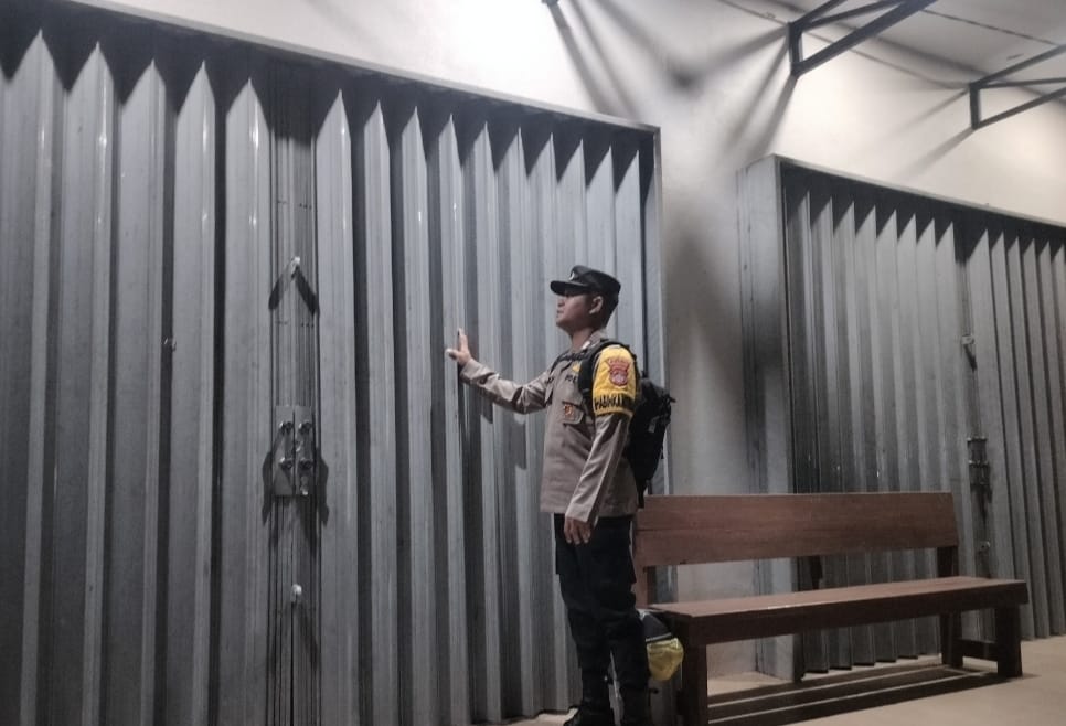 Piket Polsek laksanakan Patroli di Pasar di Wilkum Polsek Delang