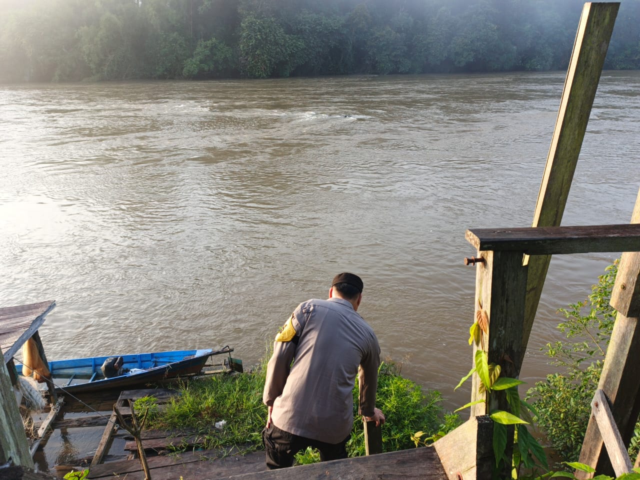 Piket Polsek Cek Debit Air Sungai Lamandau