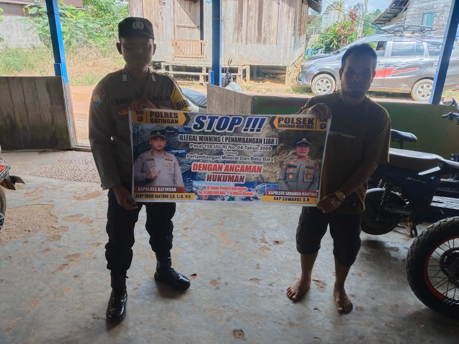 Bhabinkamtibmas laksanakan Sosialisasikan tentang larangan dan sangsi Pidana bagi pelaku Ileggal Logging kepada masyarakat di  Desa Binaan.