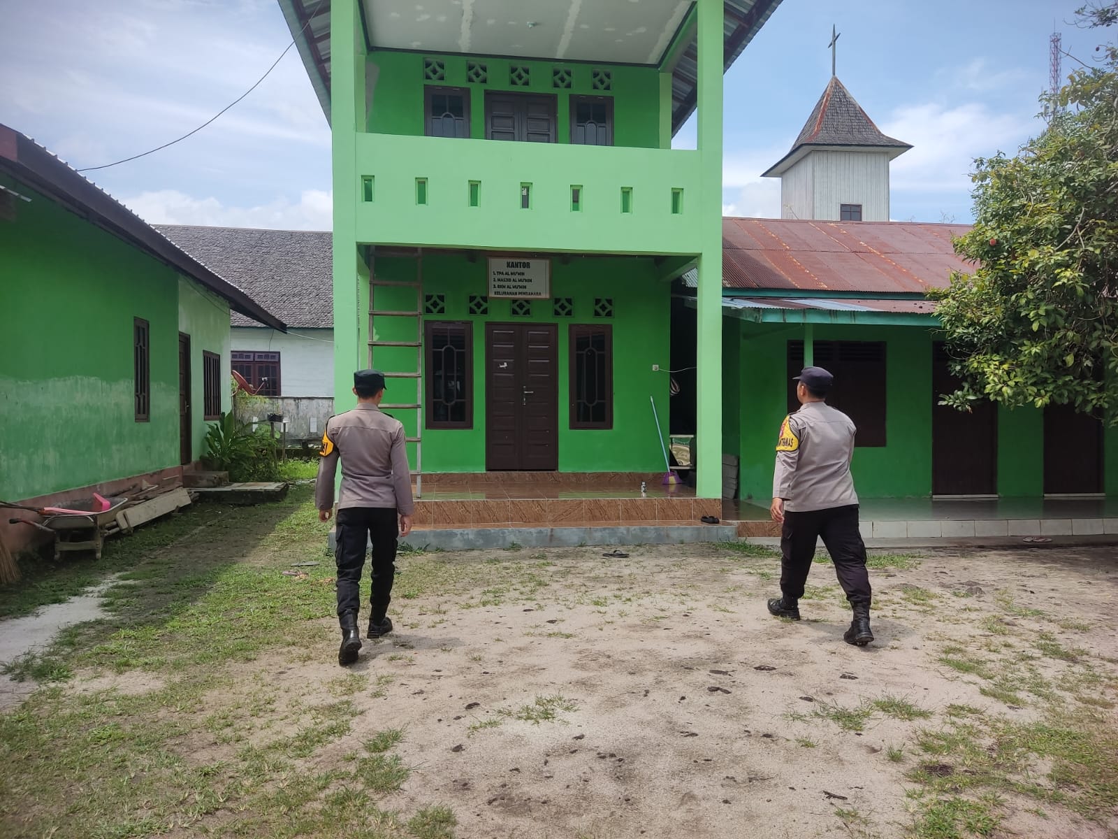 Dengan Patroli Dialogis, Polsek Tewang Sangalang Garing dan Pulau Malan Berikan Rasa Aman Kepada Masyarakat