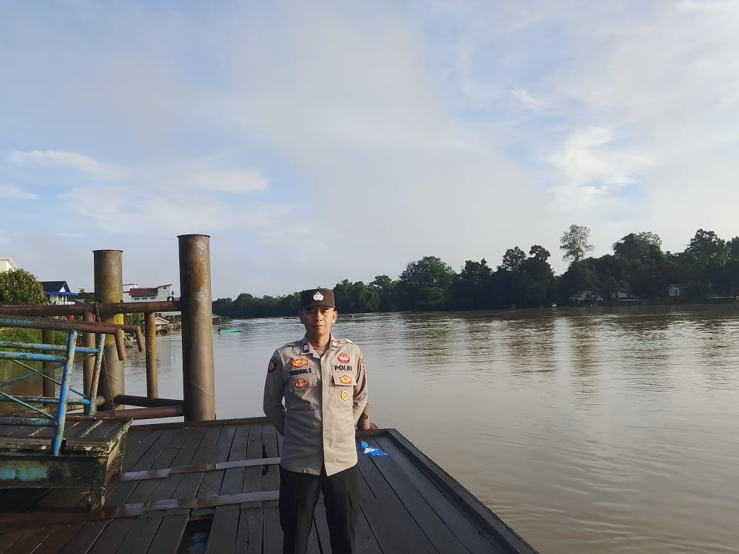 Piket Polsek Bulik Cek debit air di Kelurahan Nanga Bulik