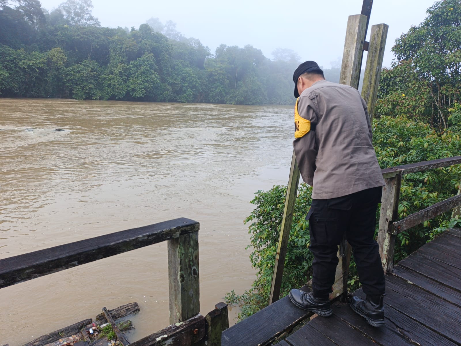 Piket Polsek Cek Debit Air Sungai Lamandau