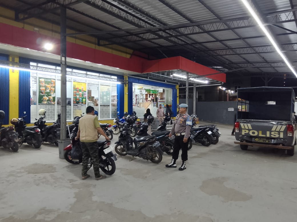 Piket Polsek Bulik melaksanakan sambang dan Silaturahmi kemasyarakat