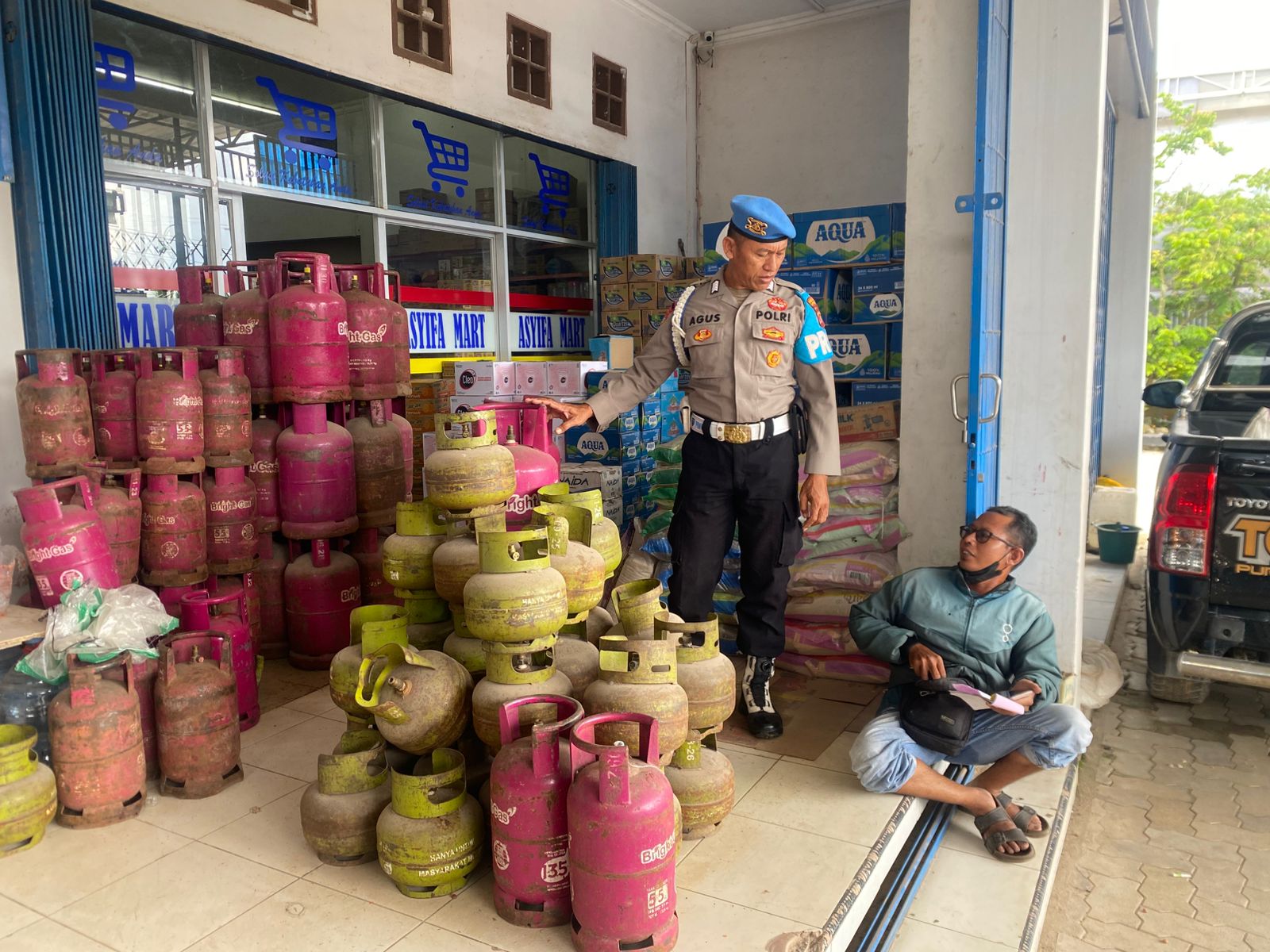 Sematu Jaya, Dalam rangka menjamin salah satu aktifitas warga dalam memenuhi kebutuhan sehari hari