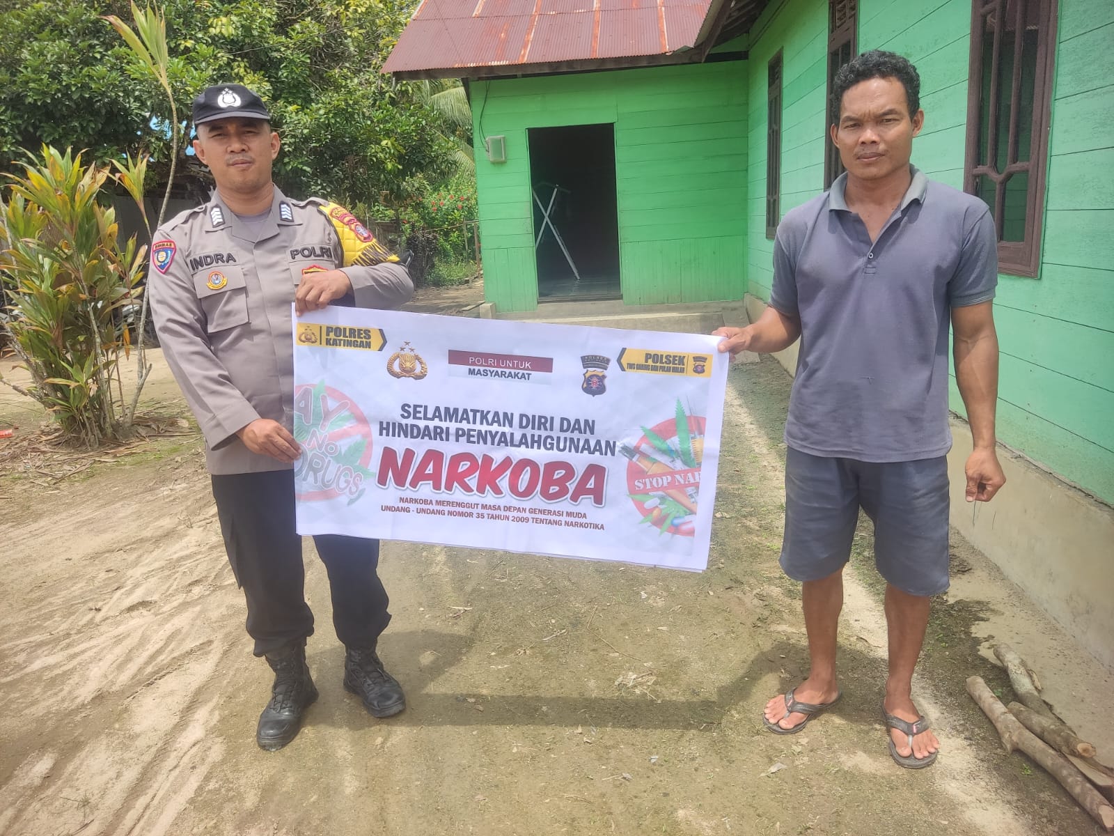 Melalui Imbauan dan media spanduk, Polsek Tewang Sangalang Garing dan Pulau Malan Imbau Warga Tidak Terjerumus Penyalahgunaan Narkoba.