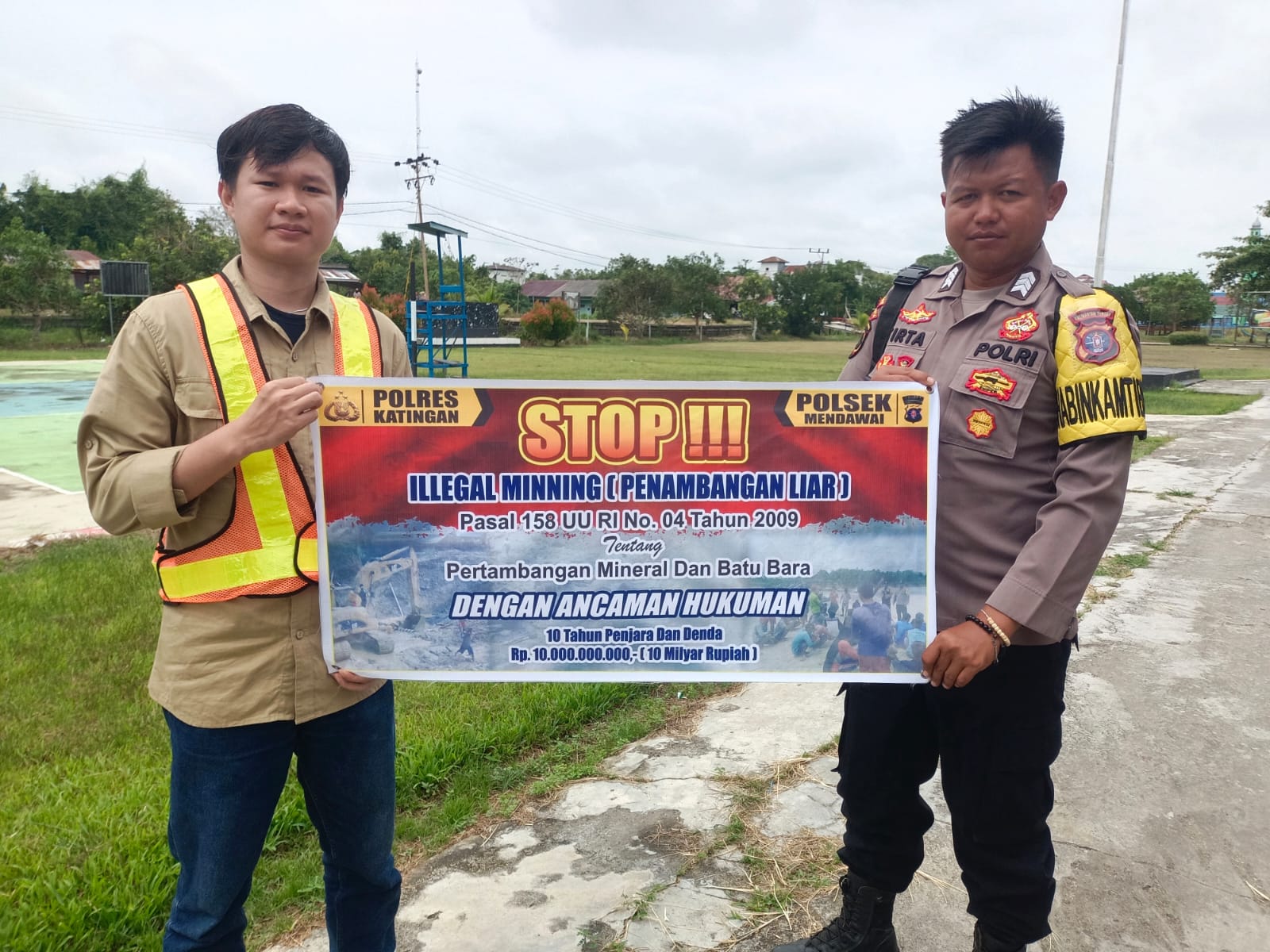 Upaya pencegahan Penambangan Emas Tanpa Ijin (PETI) di Kecamatan Mendawai, Bhabinkamtibmas sosialisasi kepada masyarakat.