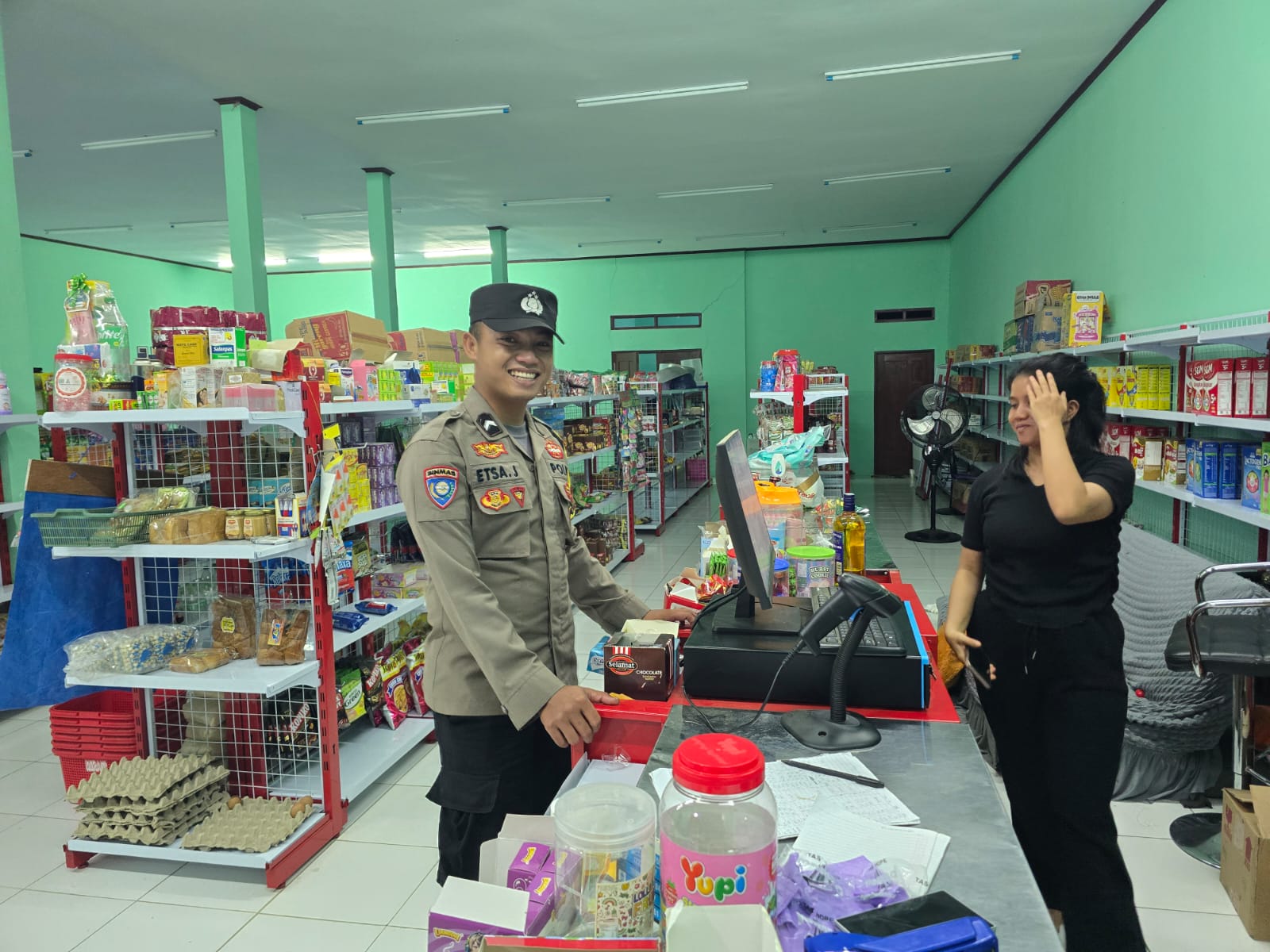 Piket Polsek Lamandau sambang dan Silaturahmi Ke Pedagang