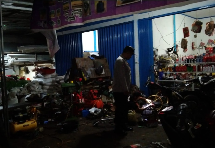 Piket Polsek Delang melaksanakan Silaturahmi ke warga masyarakat