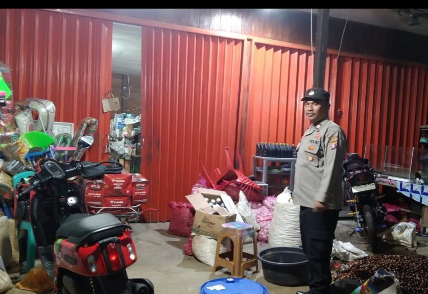 Piket Polsek laksanakan Patroli di Pasar di Wilkum Polsek Delang