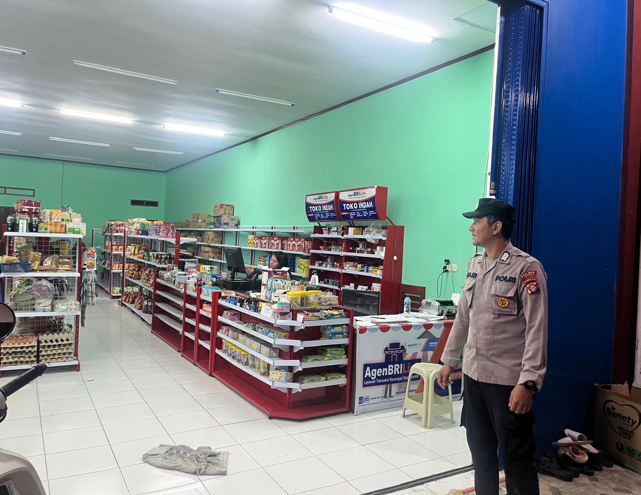 Piket Polsek Lamandau sambang dan Silaturahmi Ke Pedagang