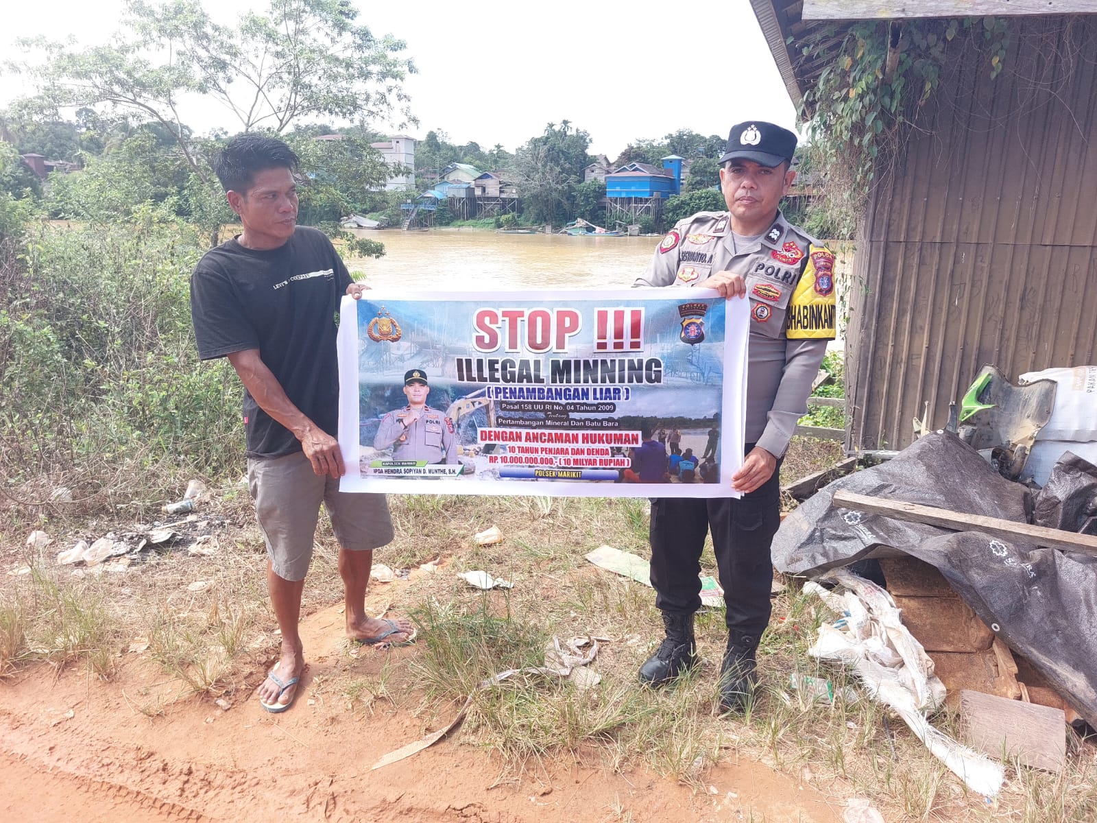 Personel melaksanakan sosialisasi Ilegal Mining, Polsek Marikit melakukan Sambang Warga masyarakat.