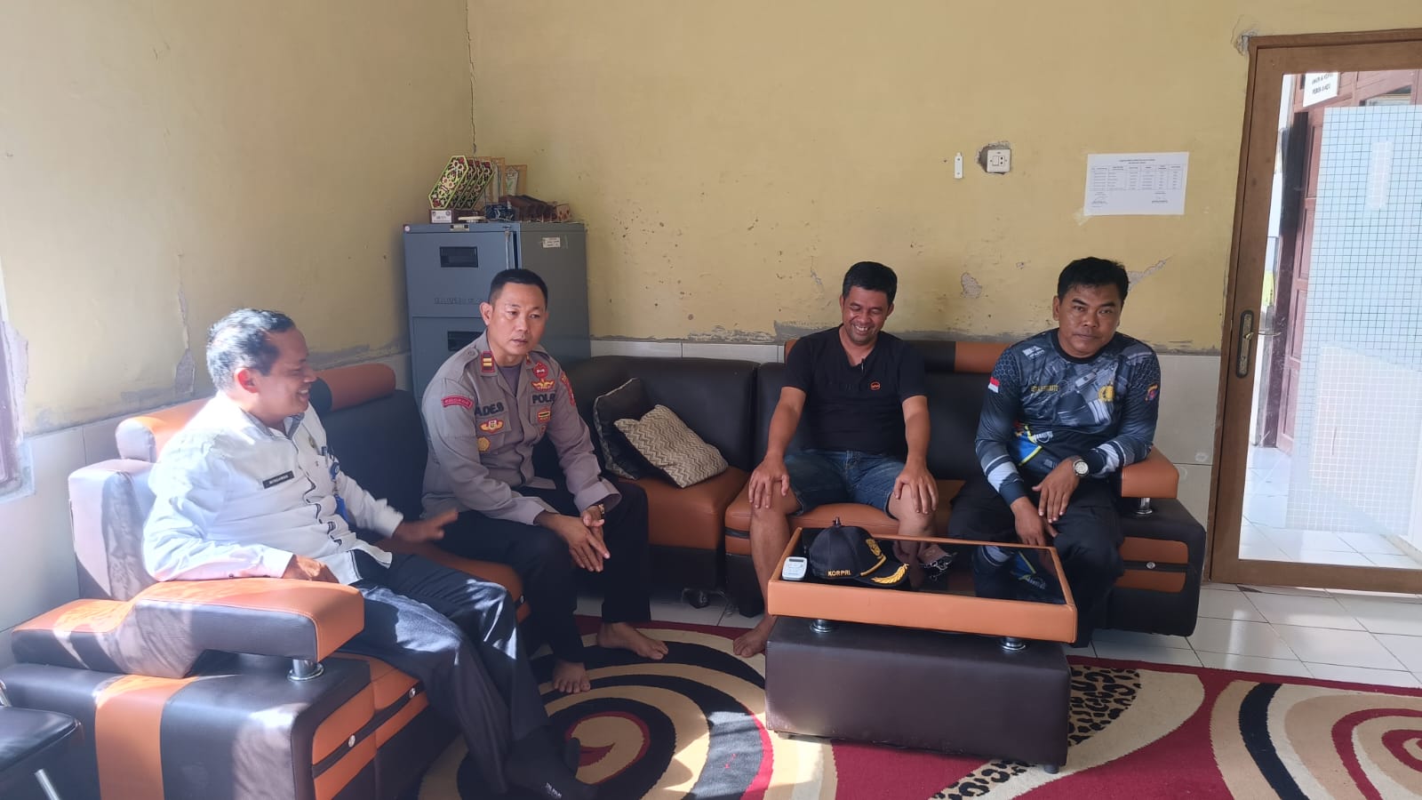 Polsek Teweh Timur Sambangi Camat, Pastikan Situasi Kondusif Pasca Kasus Pembunuhan