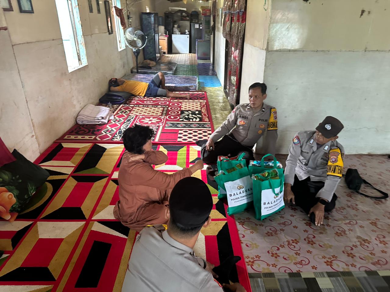 Polsek Teweh Timur Salurkan Bantuan untuk Warga Berduka, Wujud Kepedulian dan Cooling System Kamtibmas